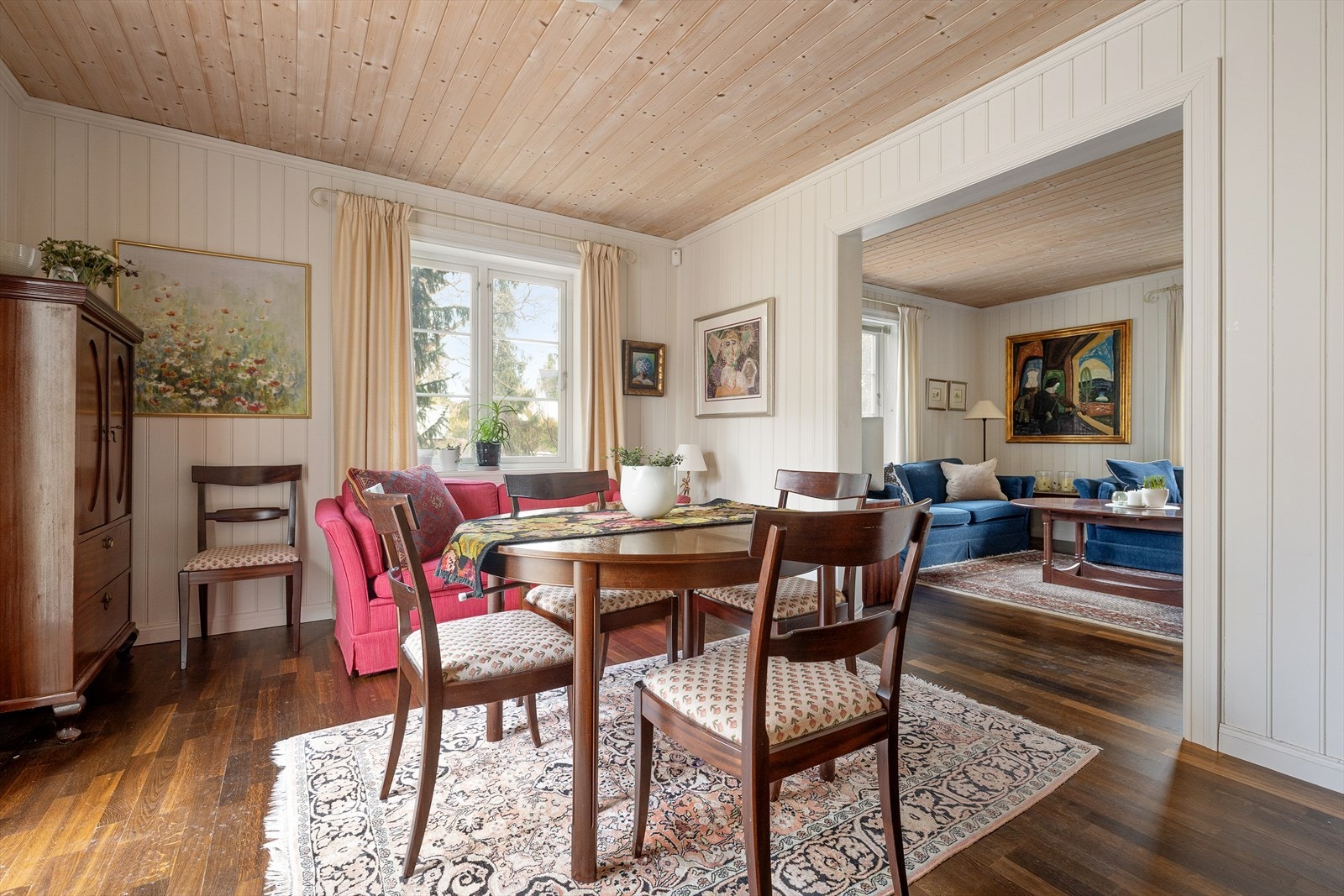 Her er det god plass til et stort spisebord Galleribilde