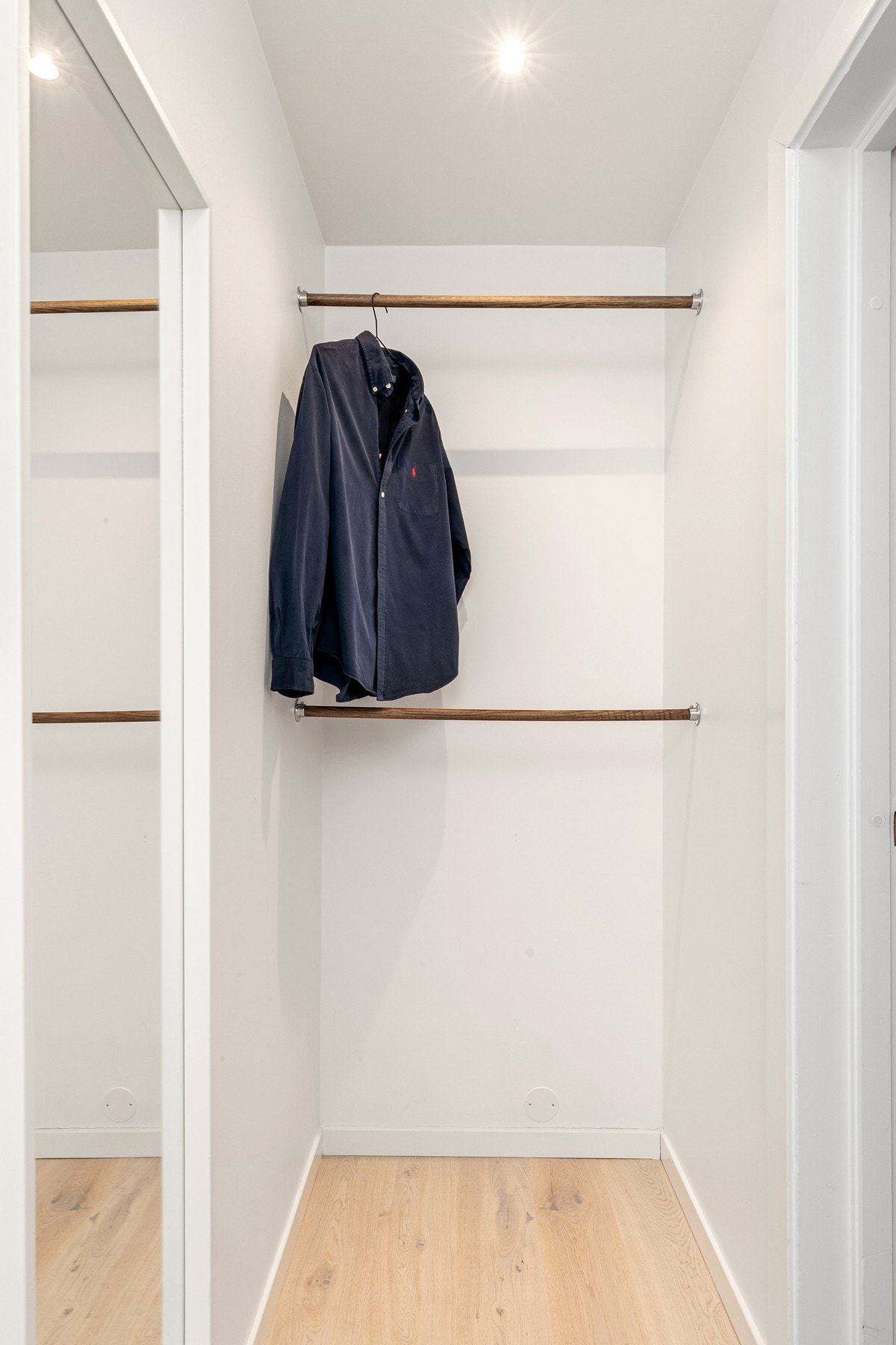 Walk-in closet. Galleribilde