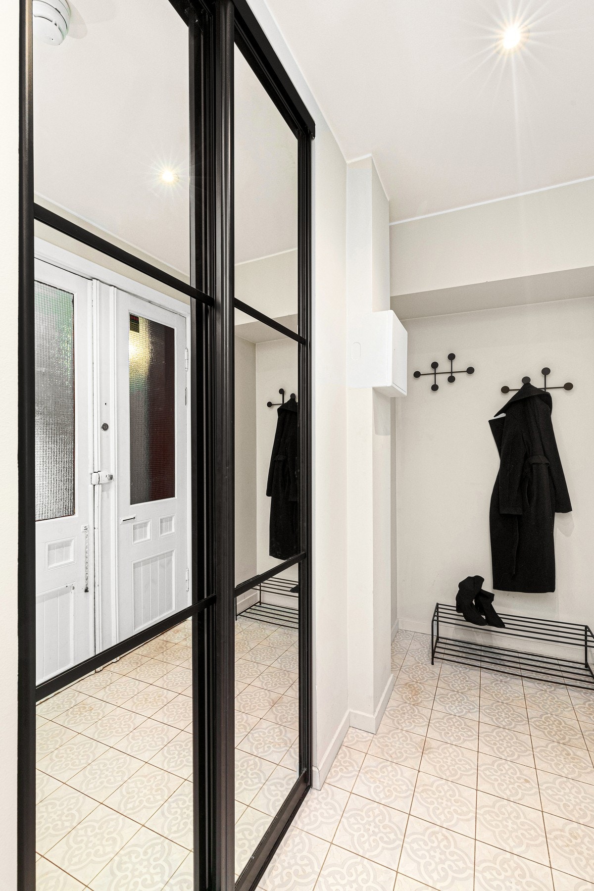 Praktisk skyvedørsgardeobe. Nytt elektrisk anlegg og sikringsskap i 2018. Galleribilde