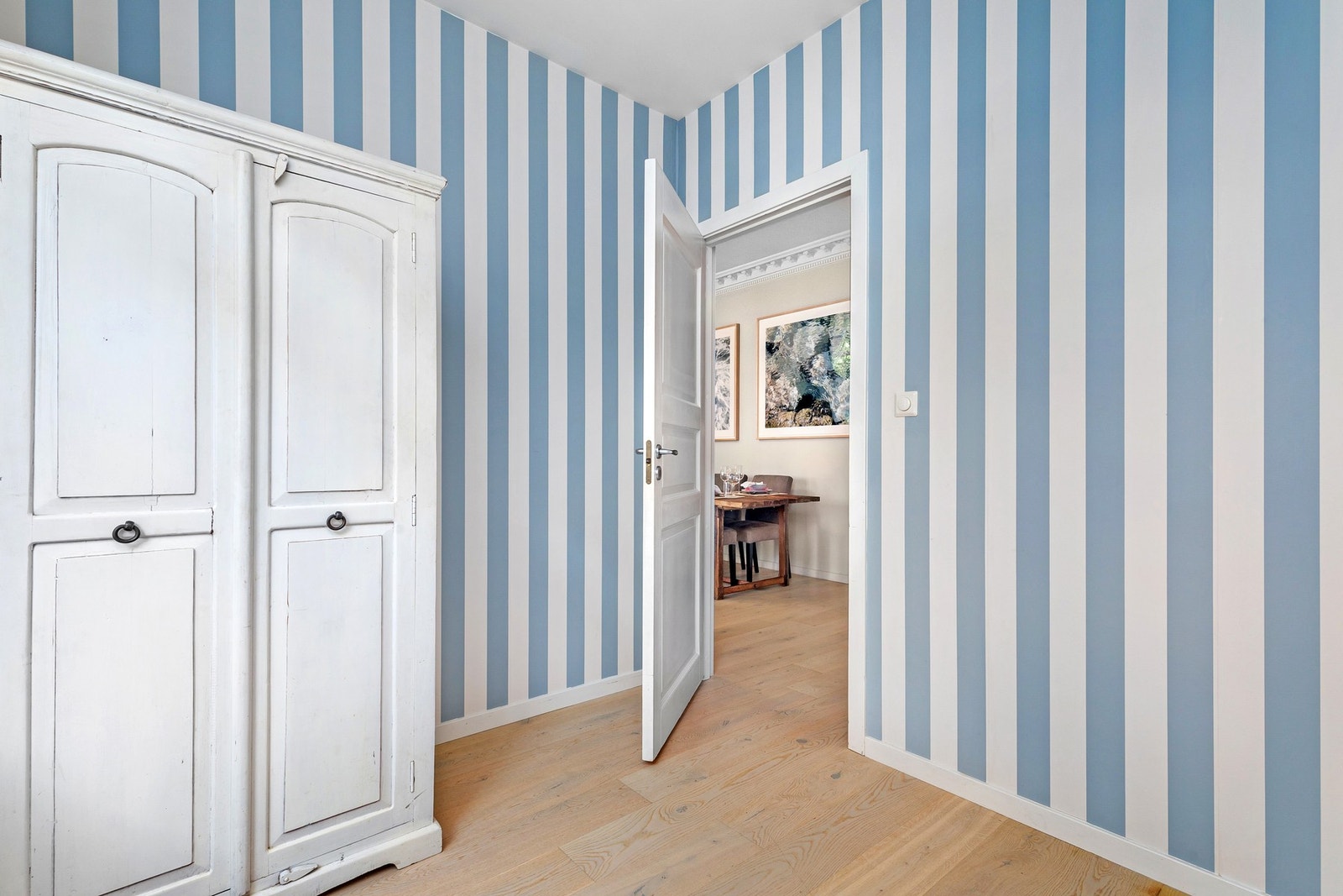 Garderobeskap på soverom 2. Galleribilde