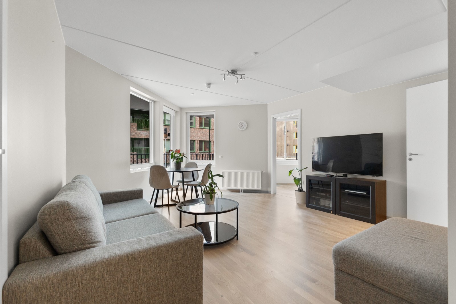 Stor stue som gjør det enkelt å møblere. Galleribilde