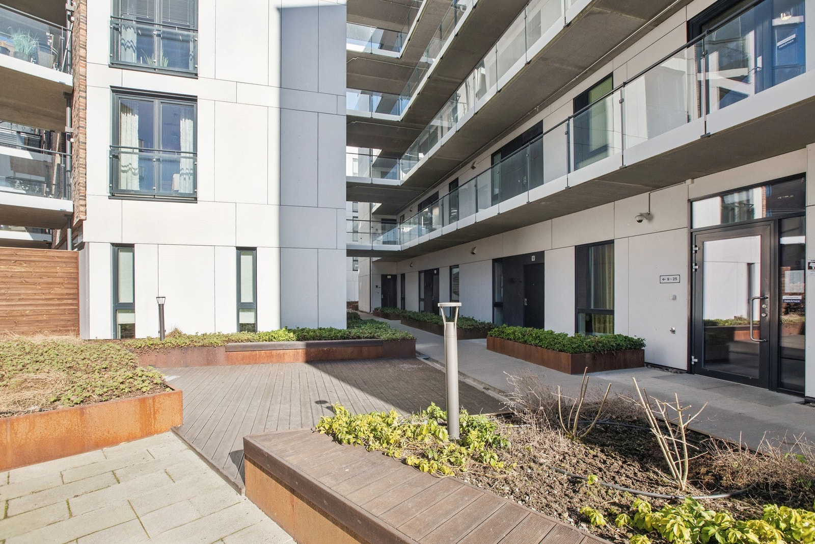 Sameiet har opparbeidet pene fellesarealer ved fasaden. Galleribilde