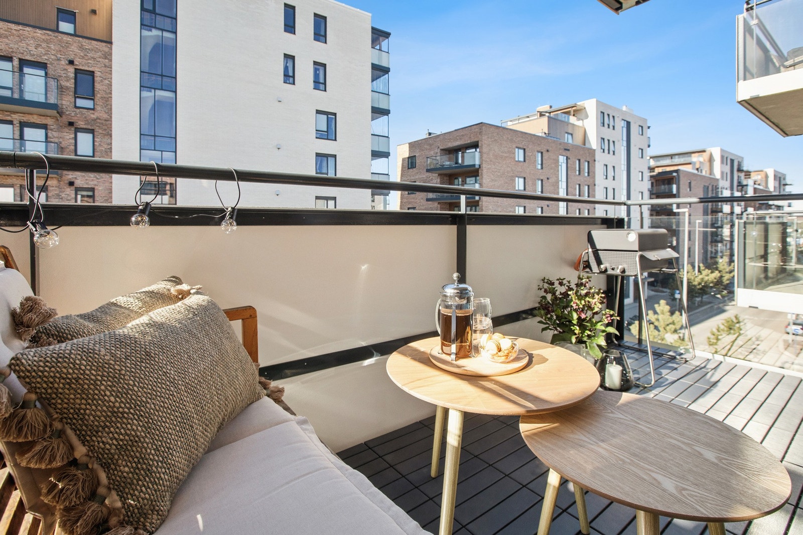 Vest vendt balkong med gode solforhold. Galleribilde