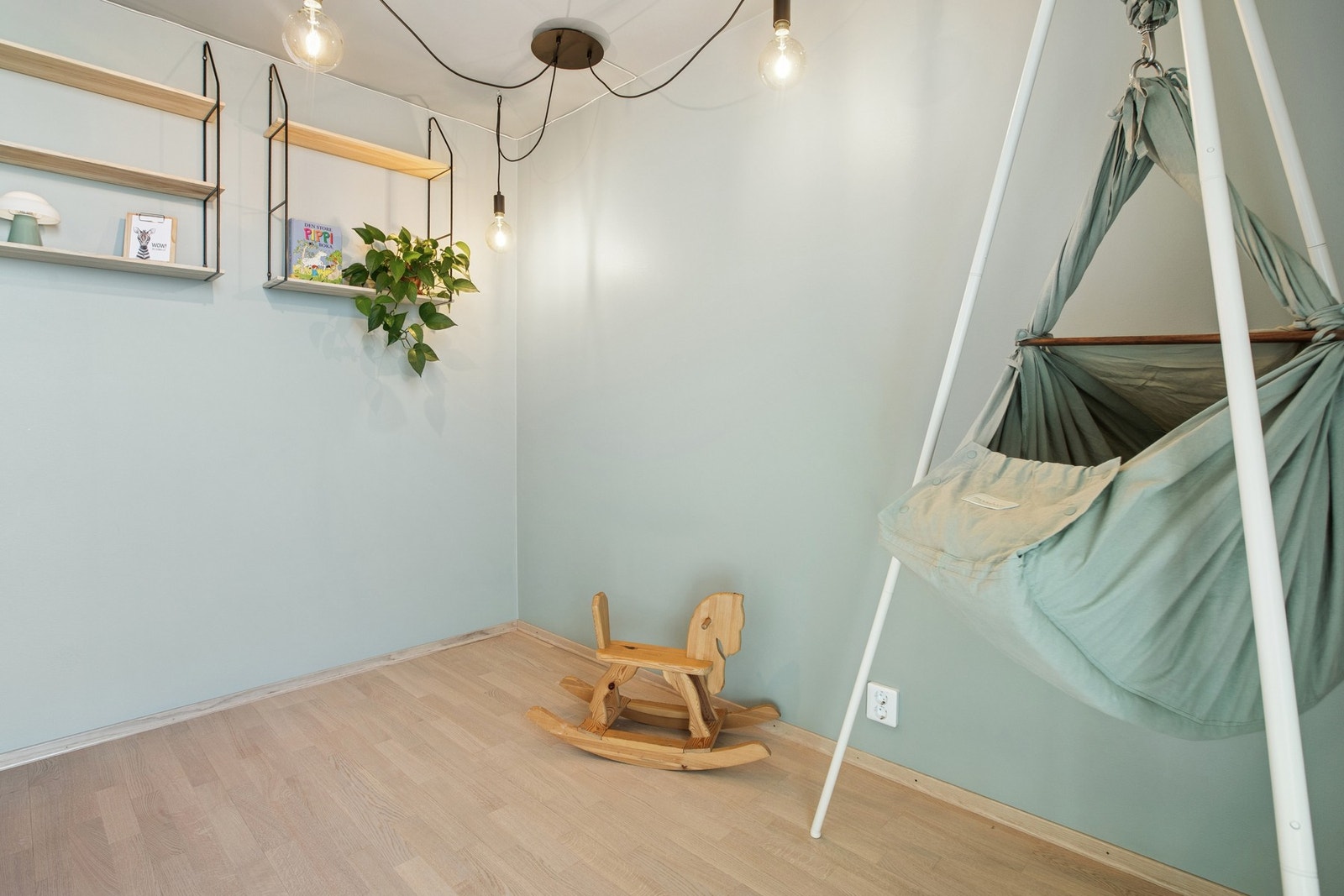 Soverom 2 har god plass til seng og annet møblement. Galleribilde