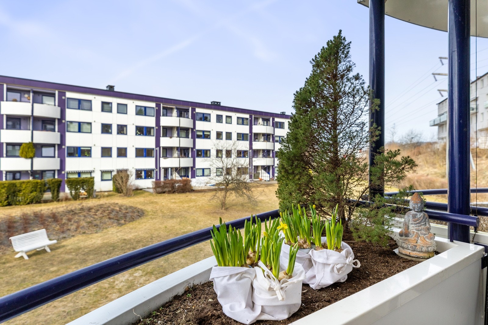 Her har vi gleden av å presentere en lys og innbydende leilighet med en god planløsning. Galleribilde