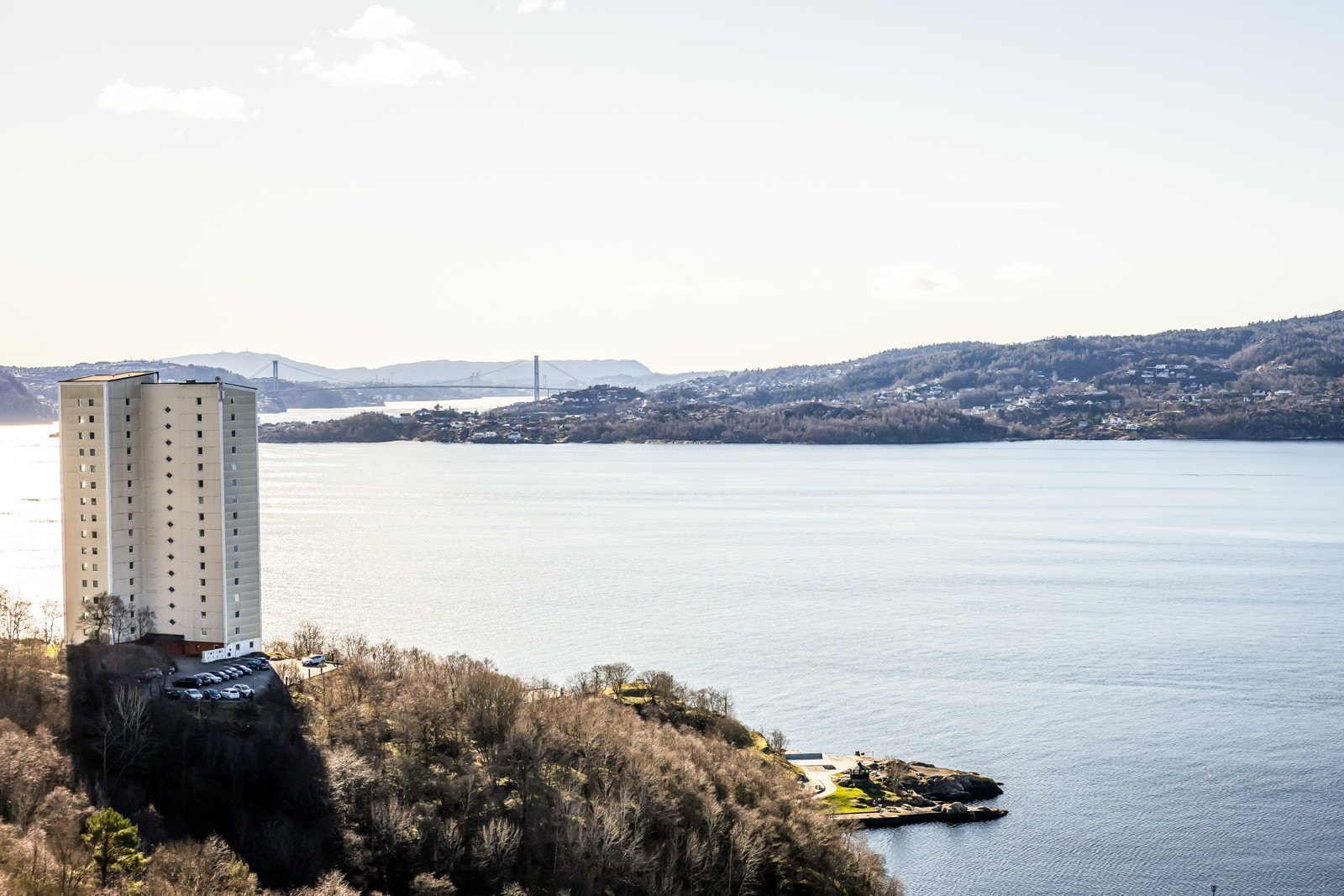 På varme sommerdager er det fint med et forfriskende bad på Helleneset Galleribilde
