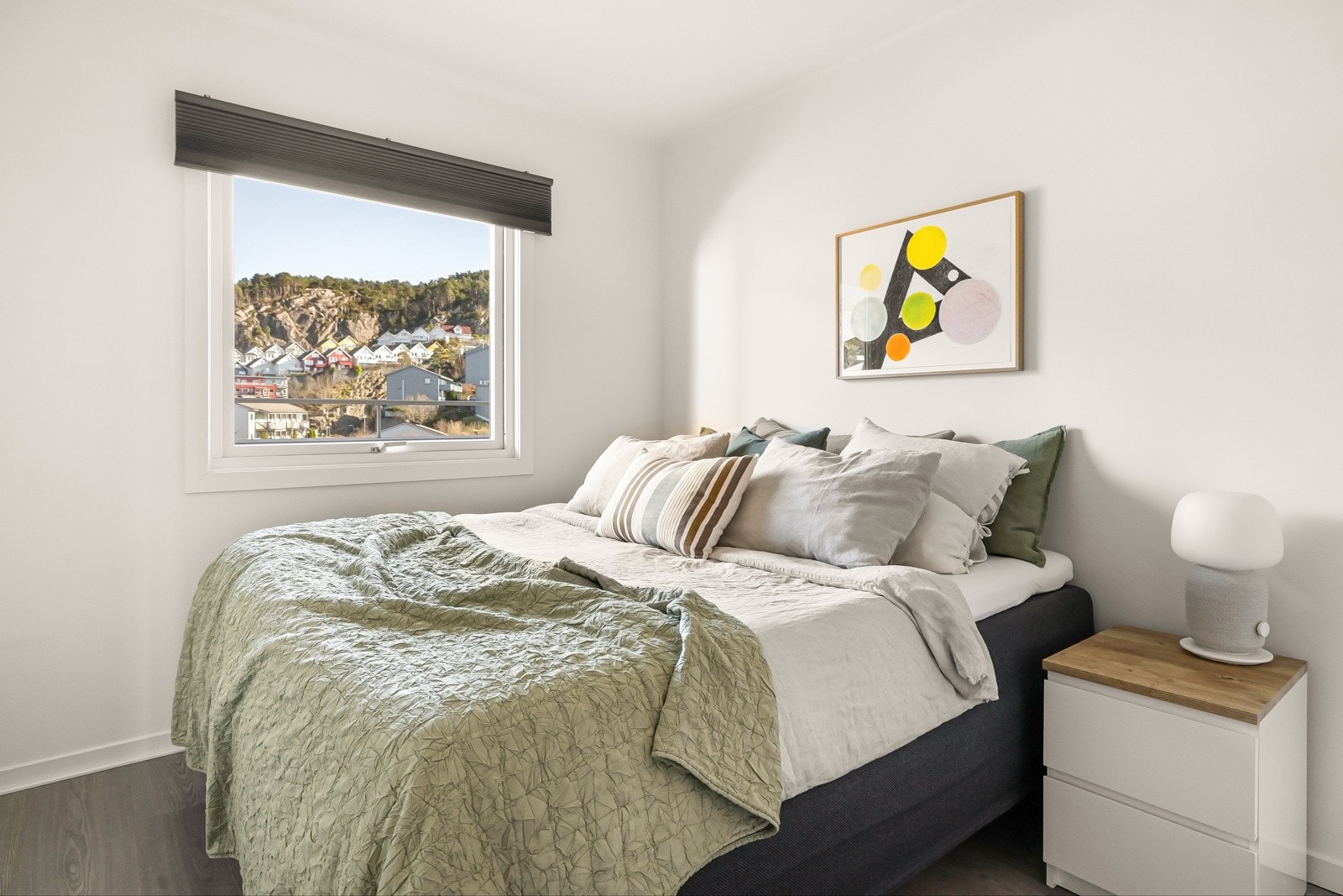 Leiligheten inneholder to soverom av god størrelse, begge vendt mot 'bakgården'. Galleribilde