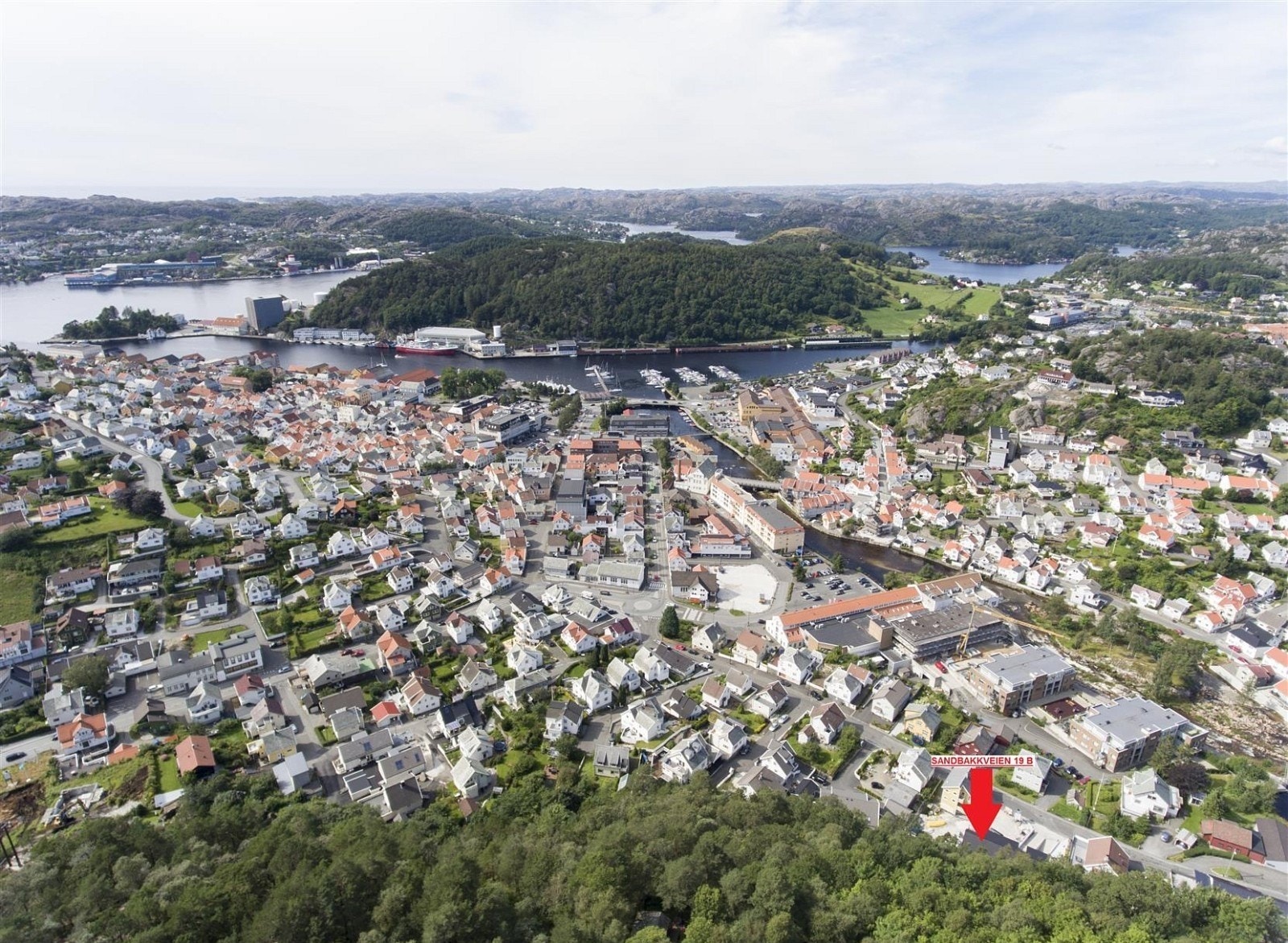 Leiligheten ligger i Egersund sentrum med kort avstand til det meste. Galleribilde