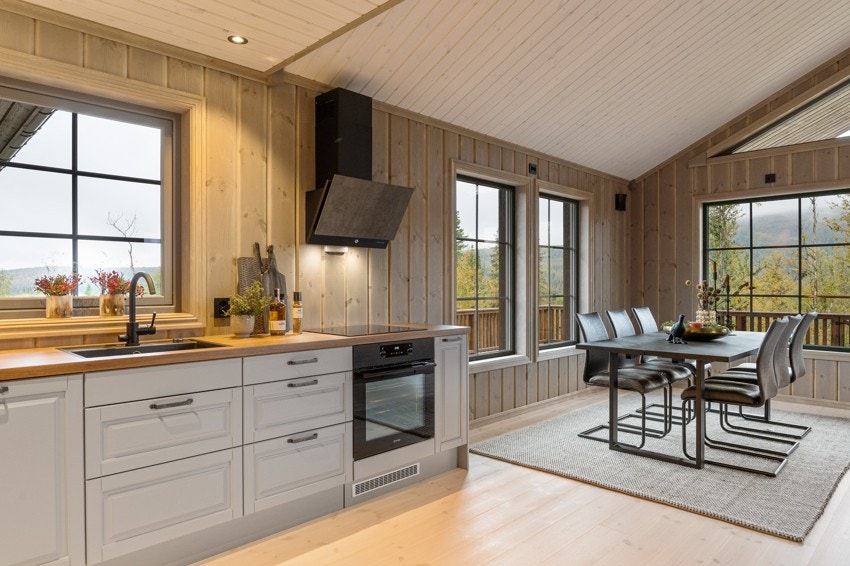 Hytte vil holde høy standard og vil bli oppført av lokale håndtverkere Galleribilde