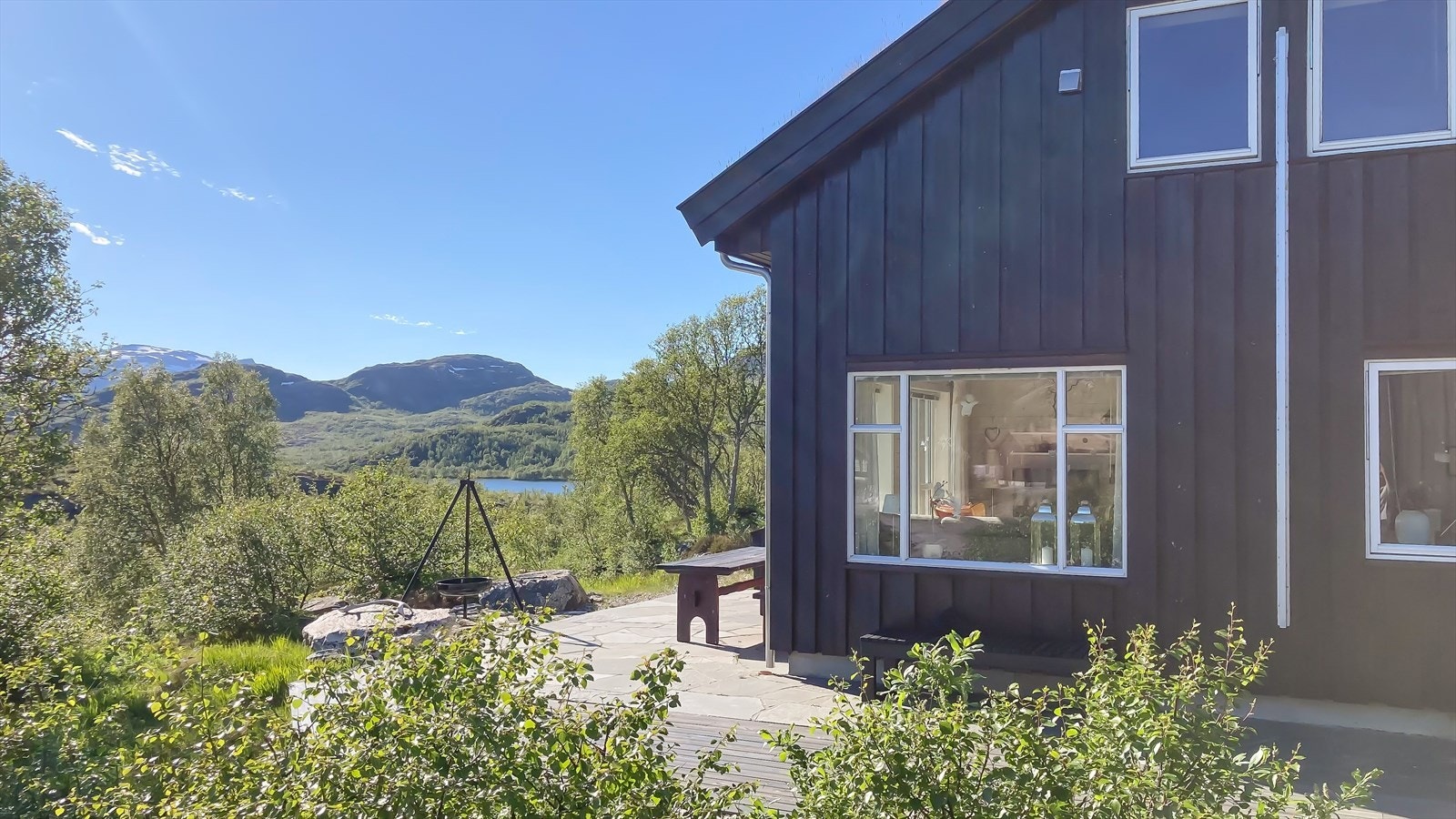 Omringet av nydelig natur Galleribilde