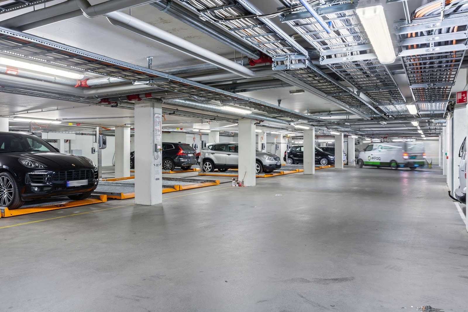 Mulighet for kjøp av frittstående garasjeplass med ladestasjon i samme bygg. Konferer megler Galleribilde