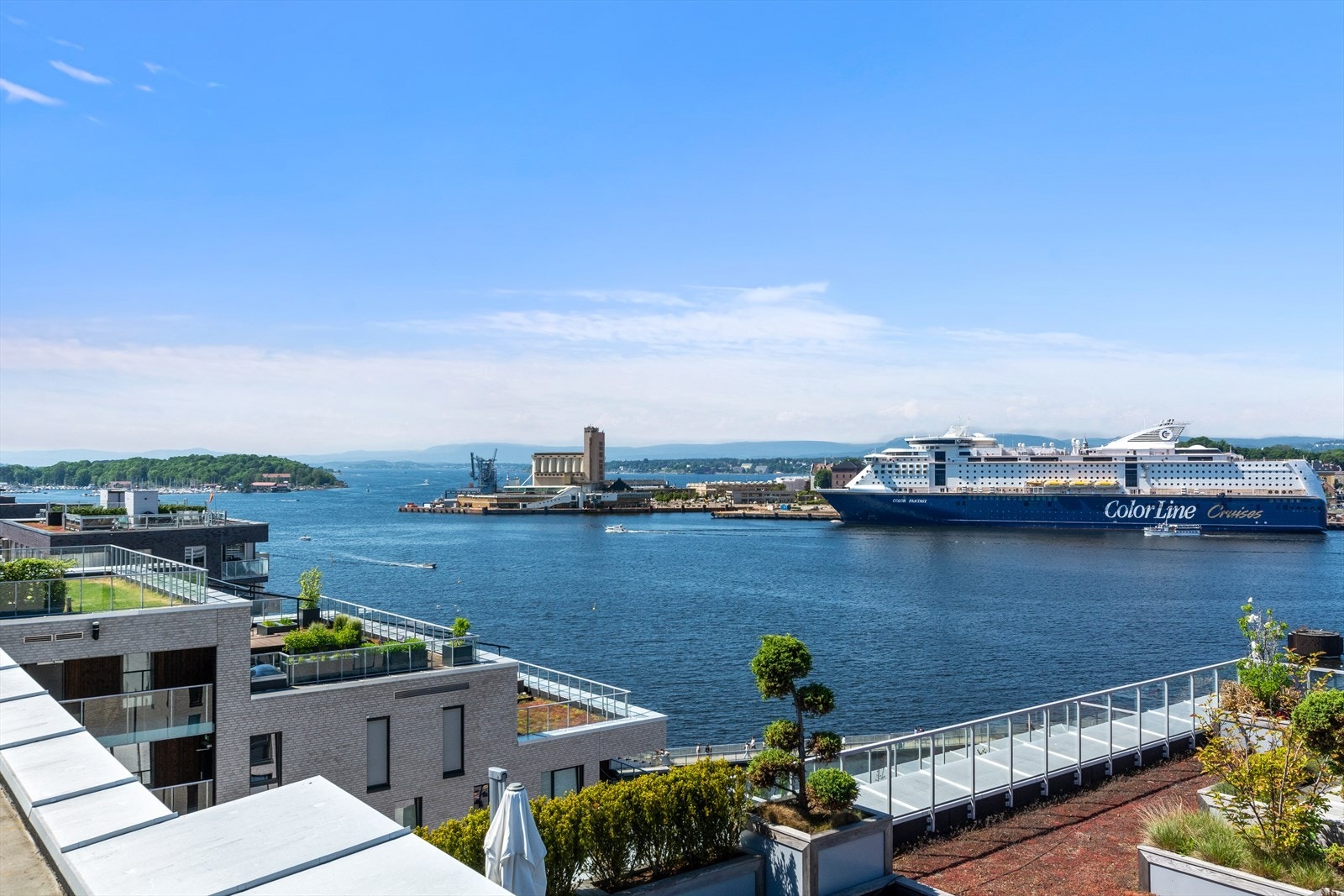 To felles takterrasser i sameiet som er oppgradert i 2021 Galleribilde