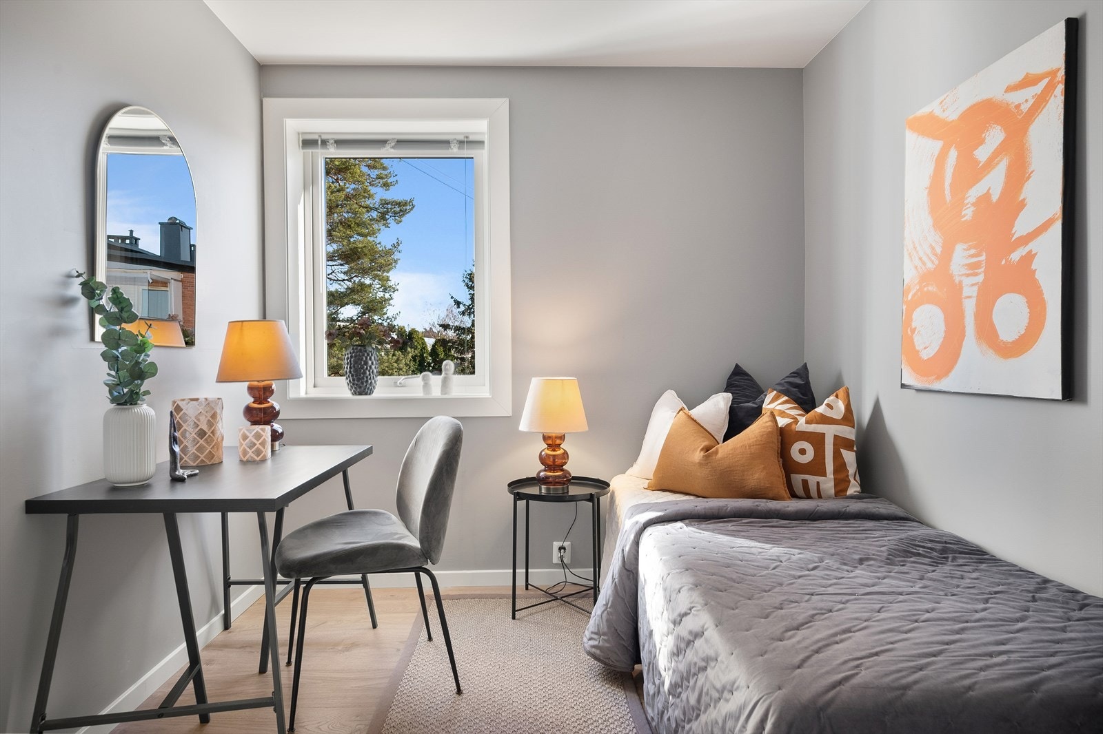 Her er det plass til eksempelvis seng, skrivepult og skap/kommode. Galleribilde