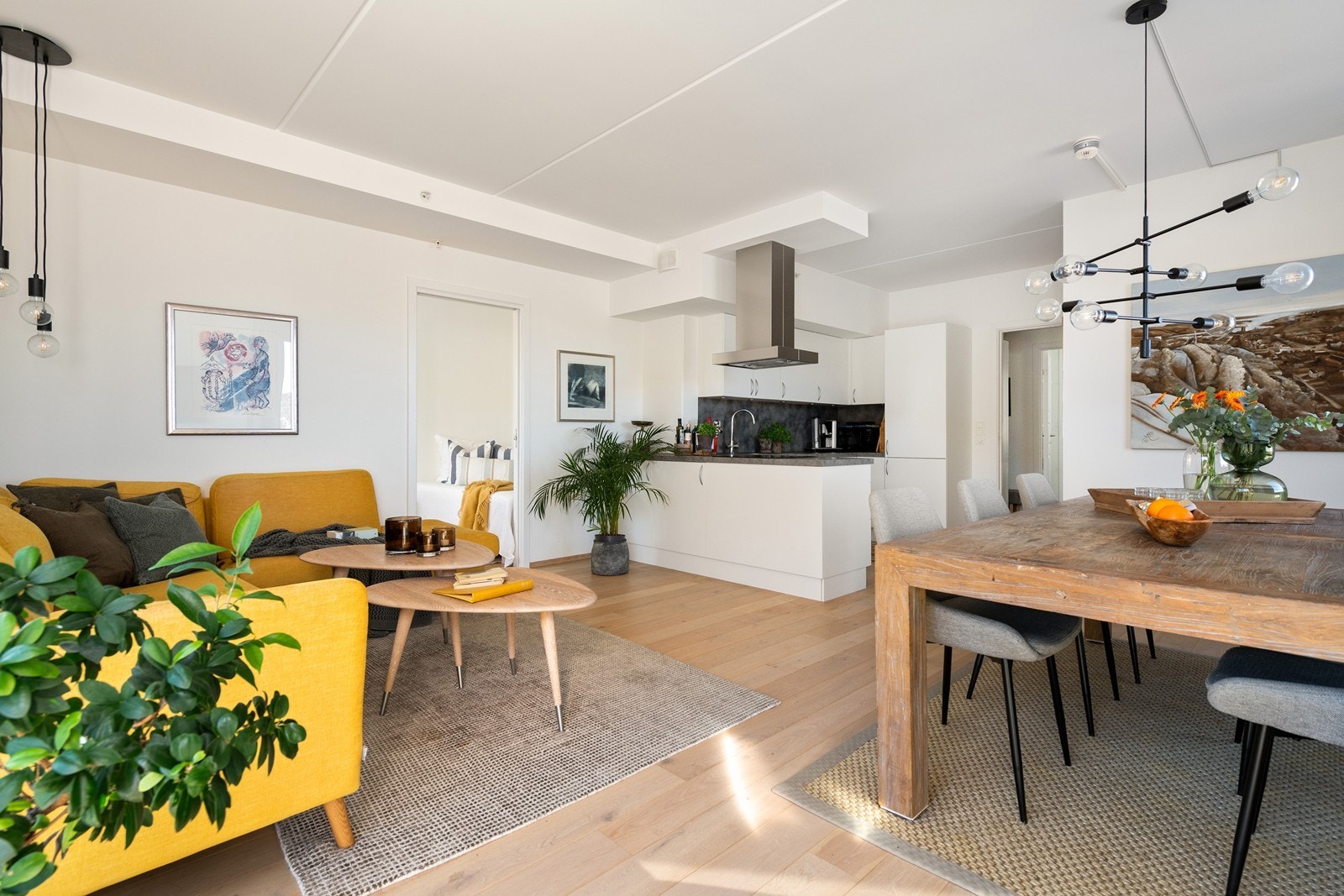 Det er en god flyt gjennom boligen som gir deg en god følelse Galleribilde