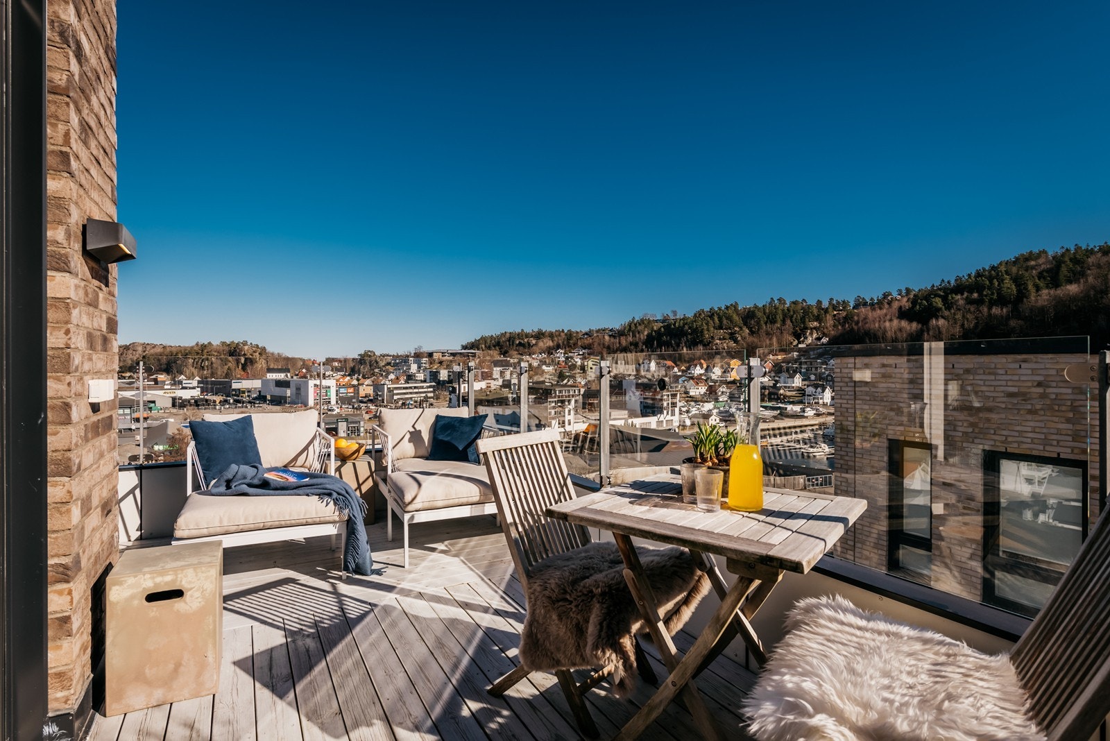 Dette er rett å slett en rå utsiktsleilighet der ditt største problem vil være om kikkerten rekker langt nok Galleribilde