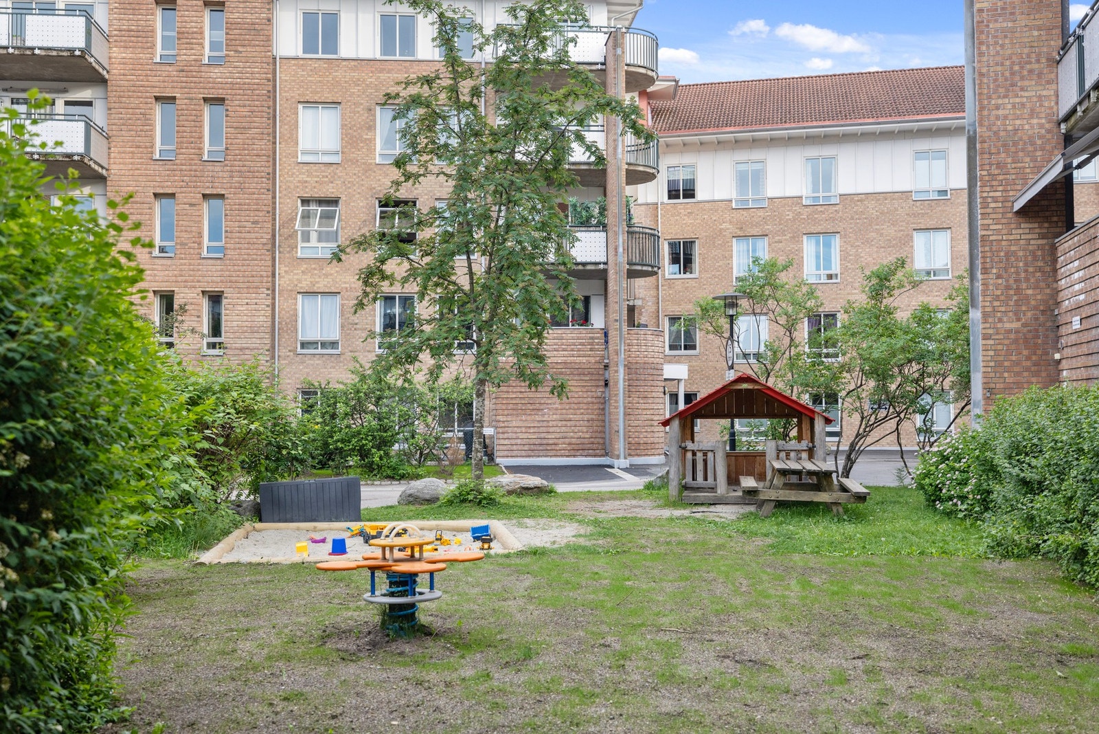 Meget trivelige og pent opparbeidede fellesområder. Galleribilde