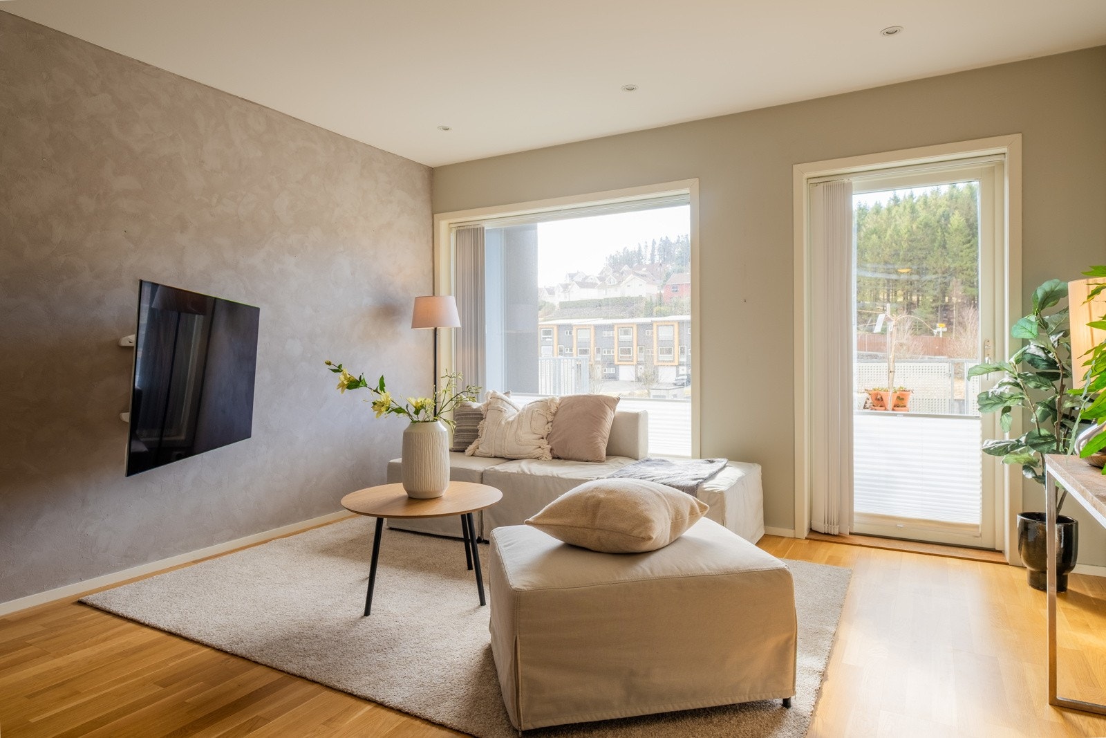 Velkommen til Sørhaugveien 3F - Lekker 2-romsleilighet beliggende i natursjønne omgivelser Galleribilde