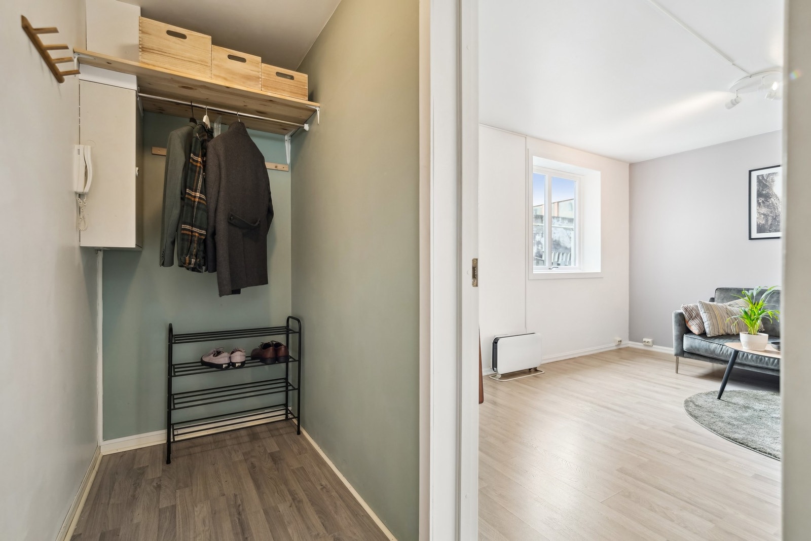 I gangen er det plass til oppbevaring av yttertøy og sko. Galleribilde