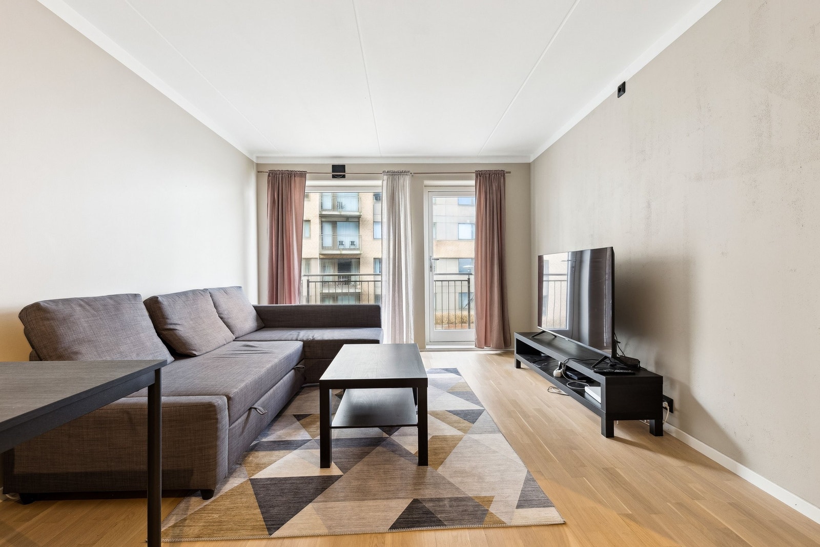 Åpen løsning gir en luftig og sosial atmosfære. Galleribilde