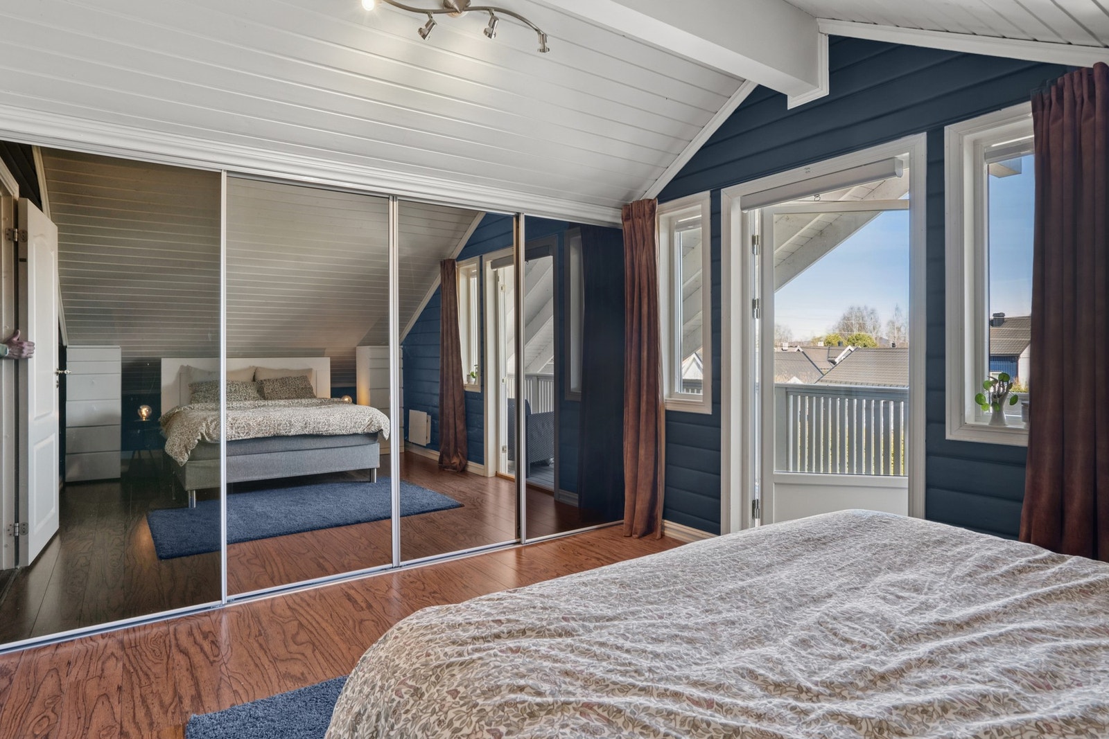 Utgang fra soverom til balkong. Galleribilde