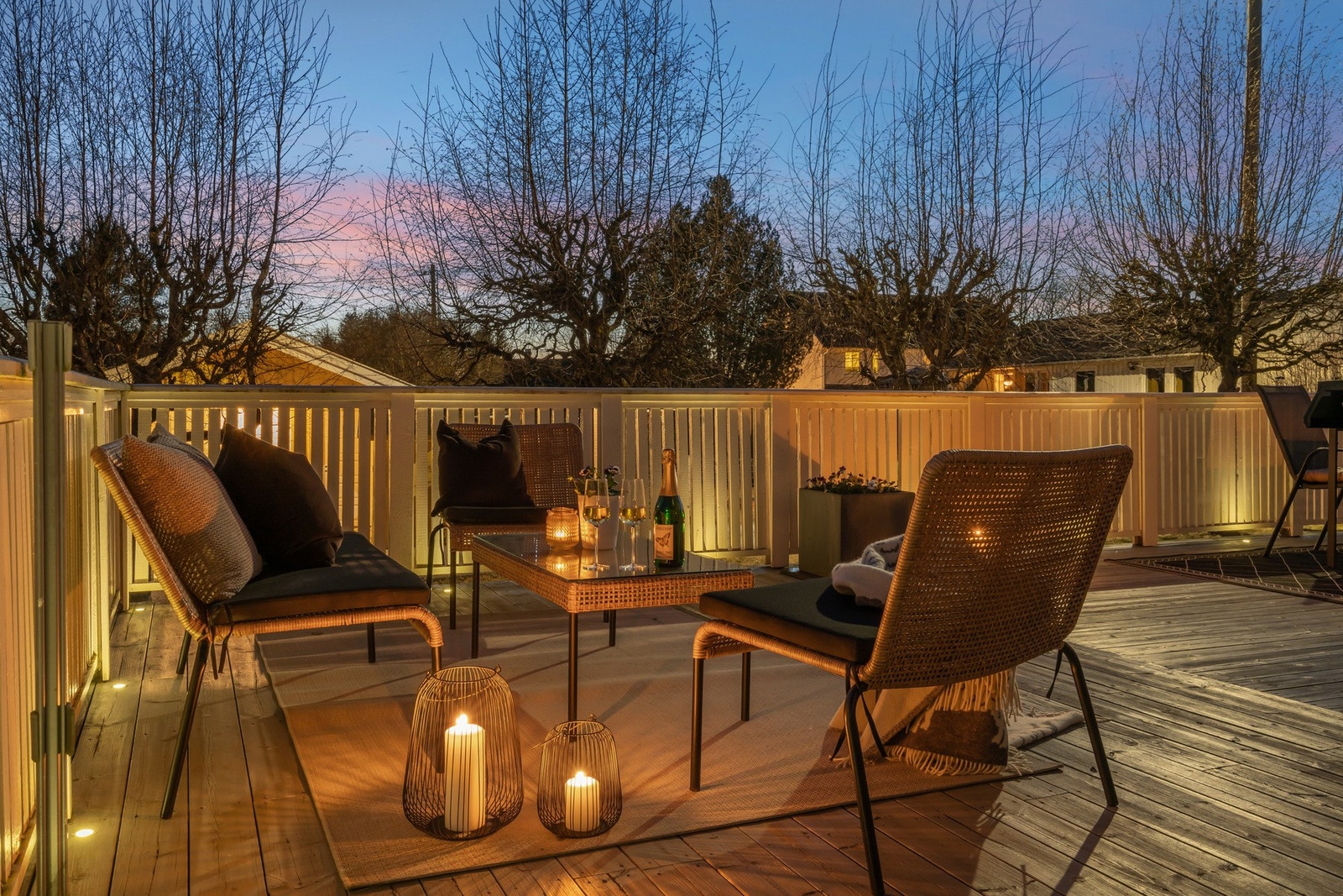 Ingen ting er som varme sommerkvelder på egen terrasse. Galleribilde