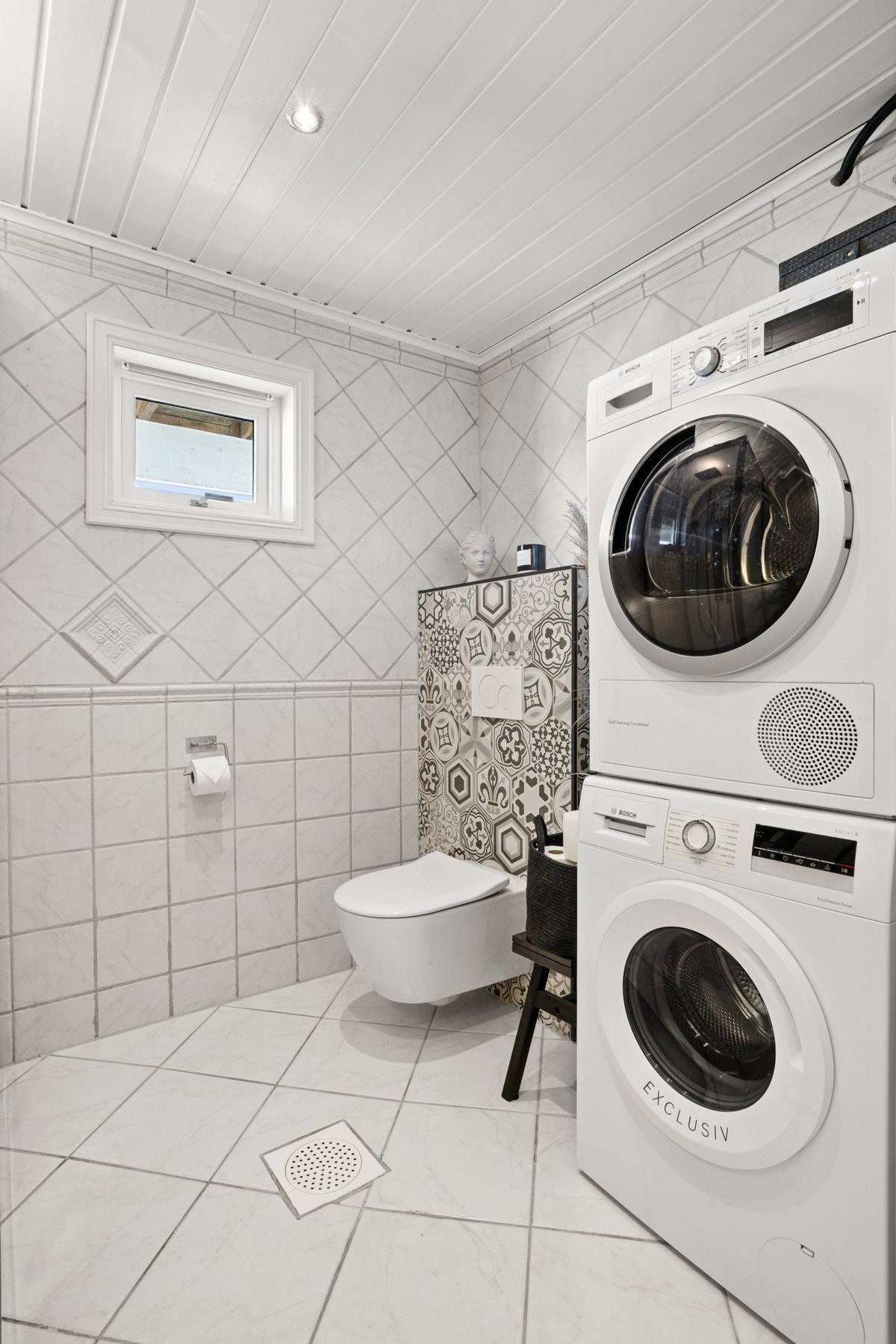 Opplegg for vaskemaskin og tørketrommel. Galleribilde