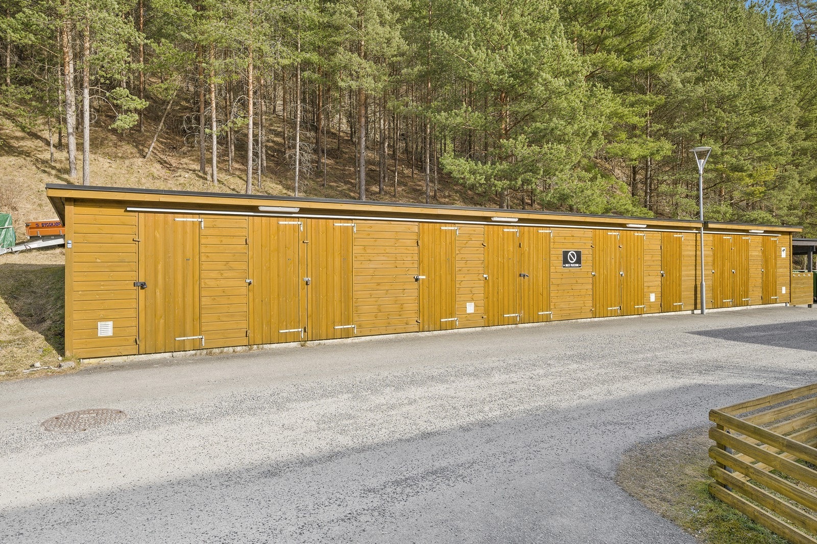 Det disponeres utvendig sportsbod i tillegg til tre innvendige boder i leiligheten Galleribilde