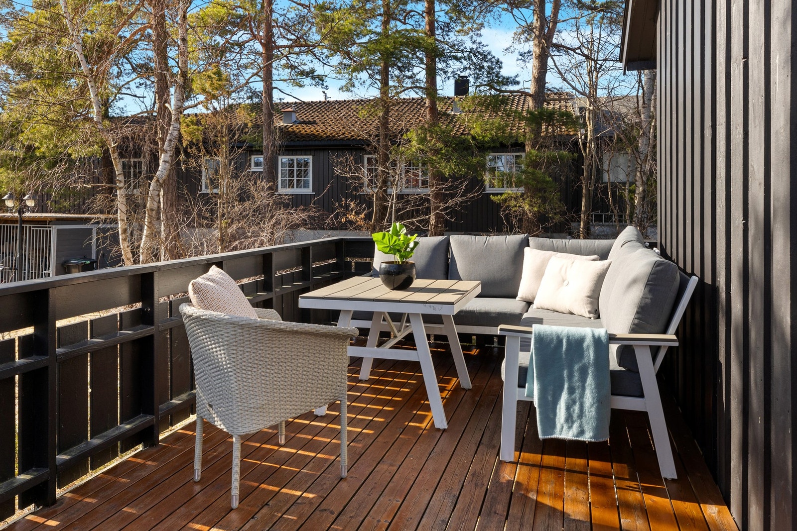 Veranda med gode solforhold Galleribilde