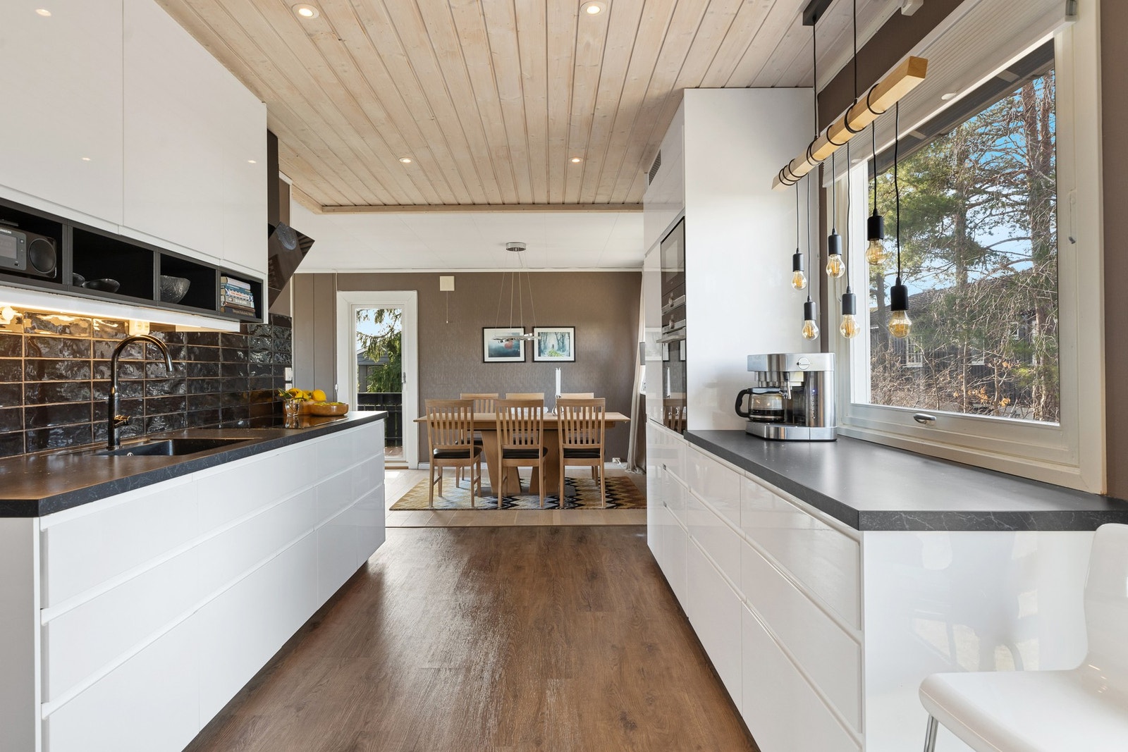 Fra kjøkken mot stue Galleribilde