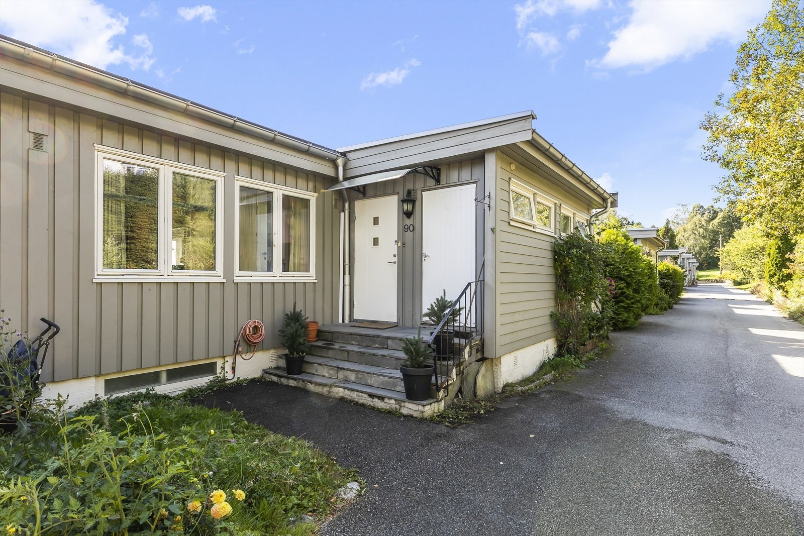 Velkommen til Stovnerbakken 90! Presenteres av Arsalan Syed v/ EiendomsMegler 1. Galleribilde