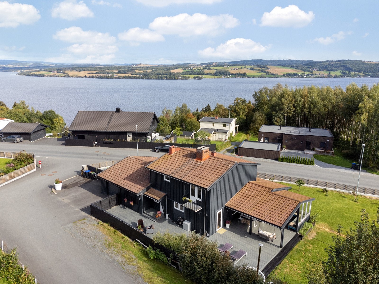 Eiendommen har attraktiv beliggenhet i Nordbyen på Gjøvik. Galleribilde