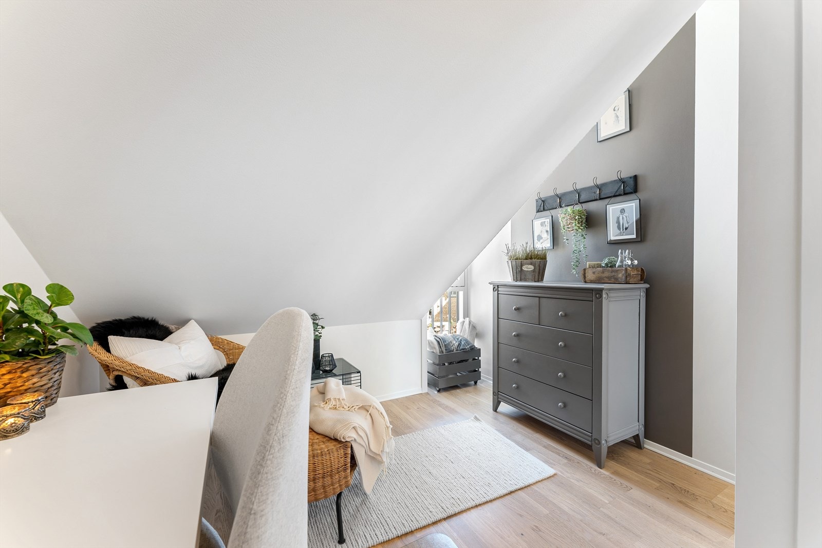 Soverom 2 er meget anvendelig. Plass til seng og skrivebord Galleribilde