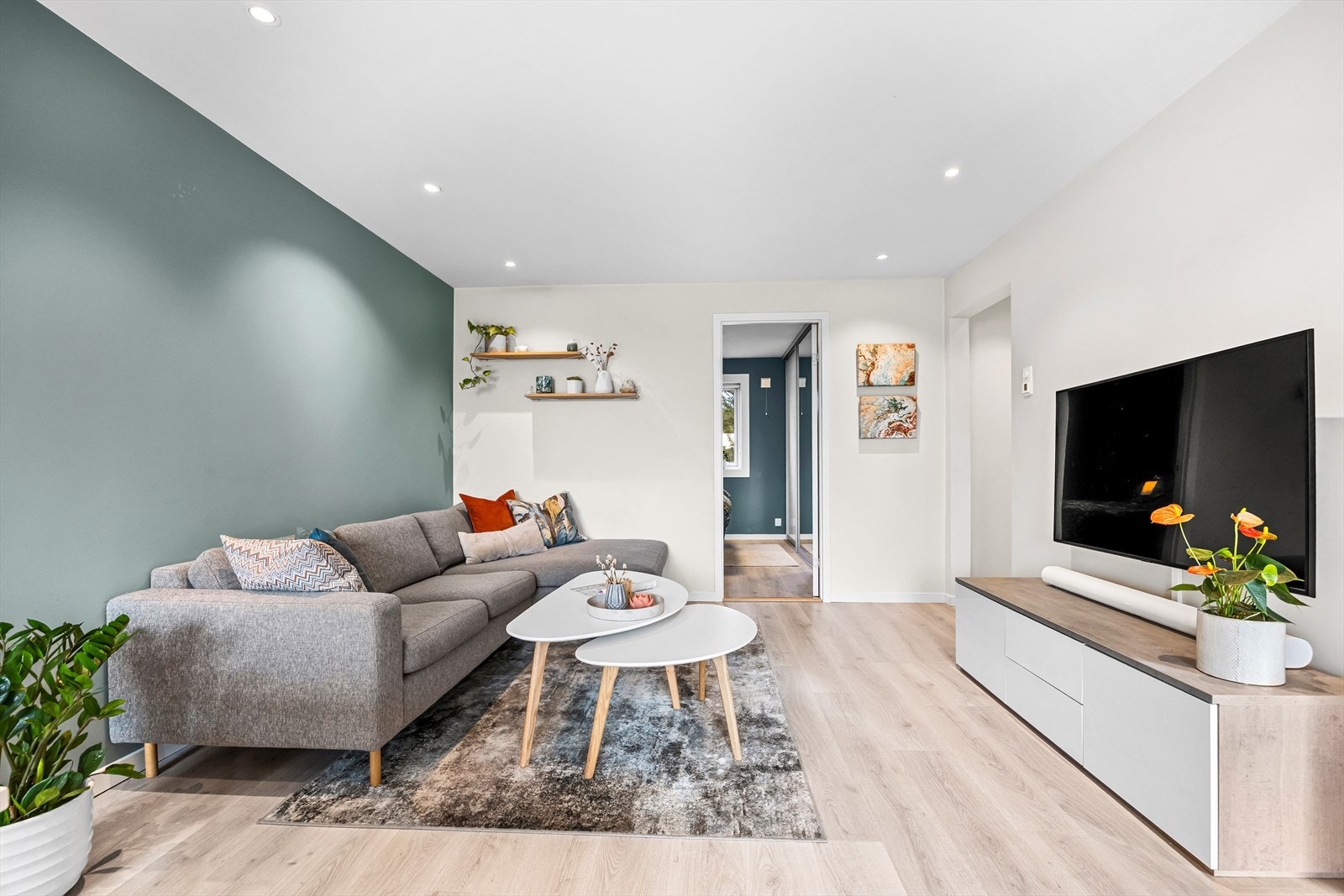 Veggene har fine farger som skaper en varm og innbydende atmosfære. Galleribilde