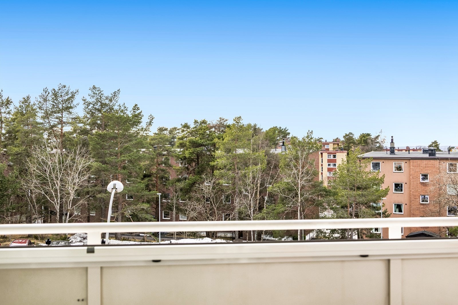 Den lune og solrike balkongen er prikken over i´en for denne leiligheten, hvor du kan nyte en flott utsikt mot vest. Galleribilde