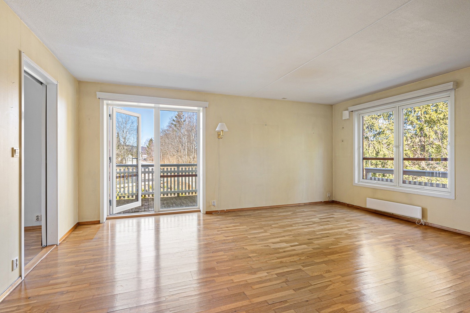 Praktisk 3-roms hjørneleilighet 1. etasje med oppussingsbehov Galleribilde