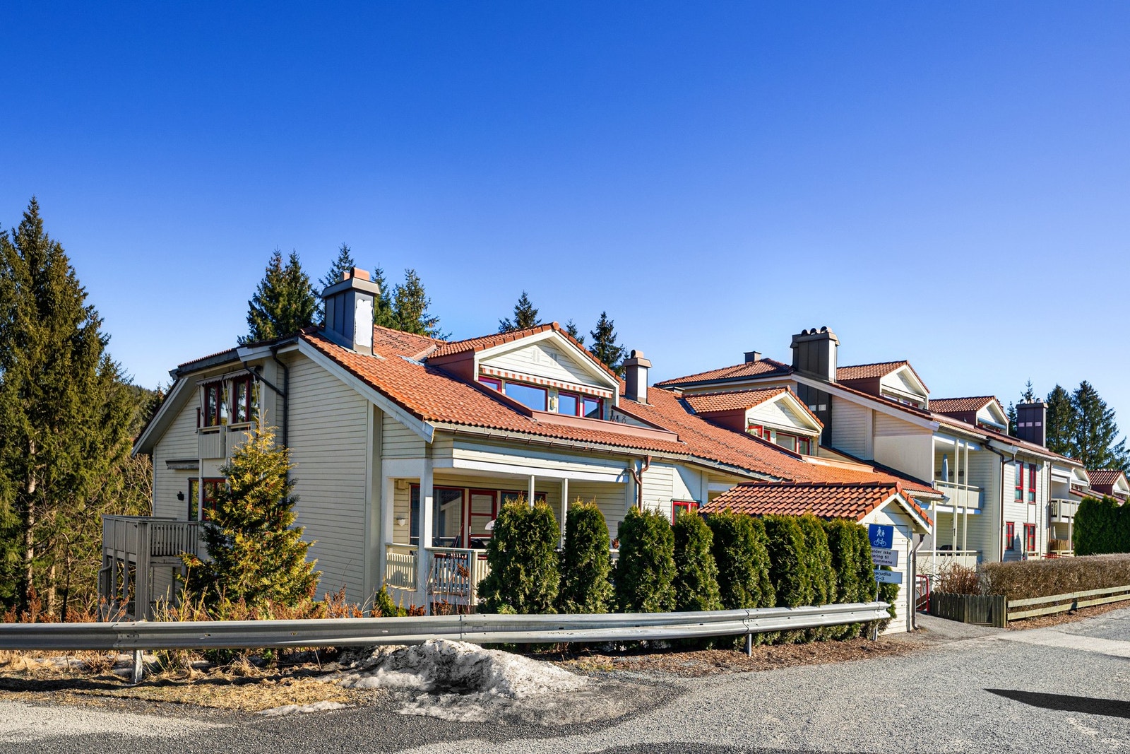 Elvehøy Boligsameie i Bærums Verk består av 30 boligseksjoner. Galleribilde