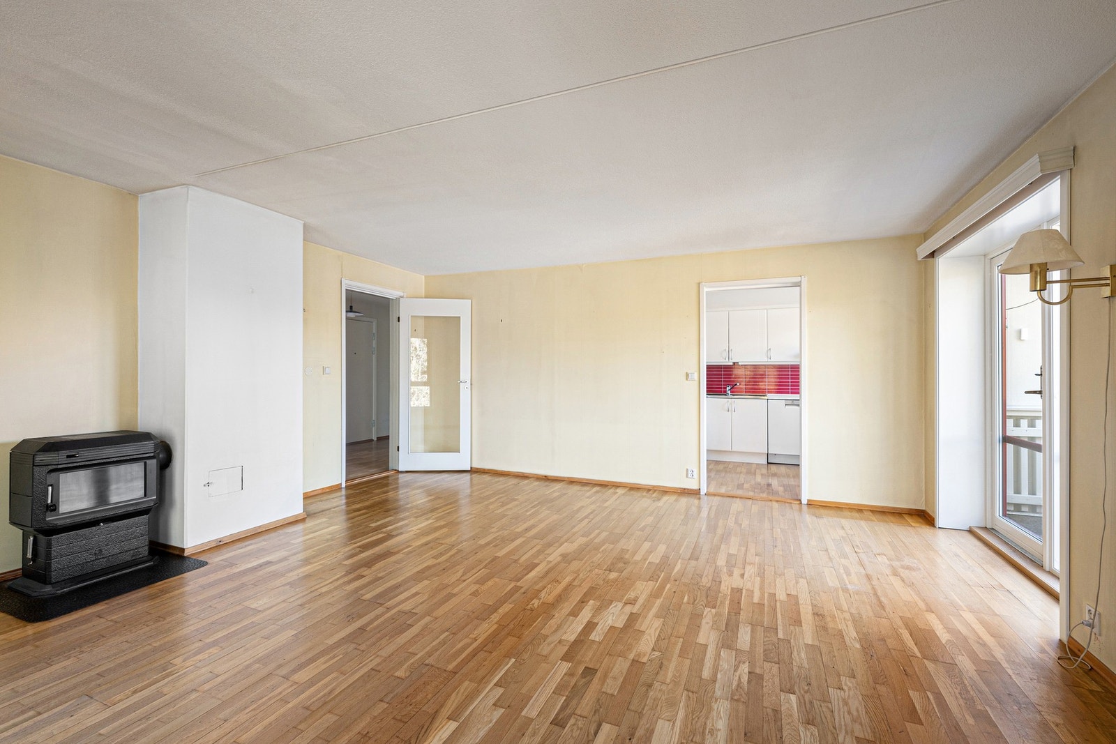 Eldre peis i stuen Galleribilde