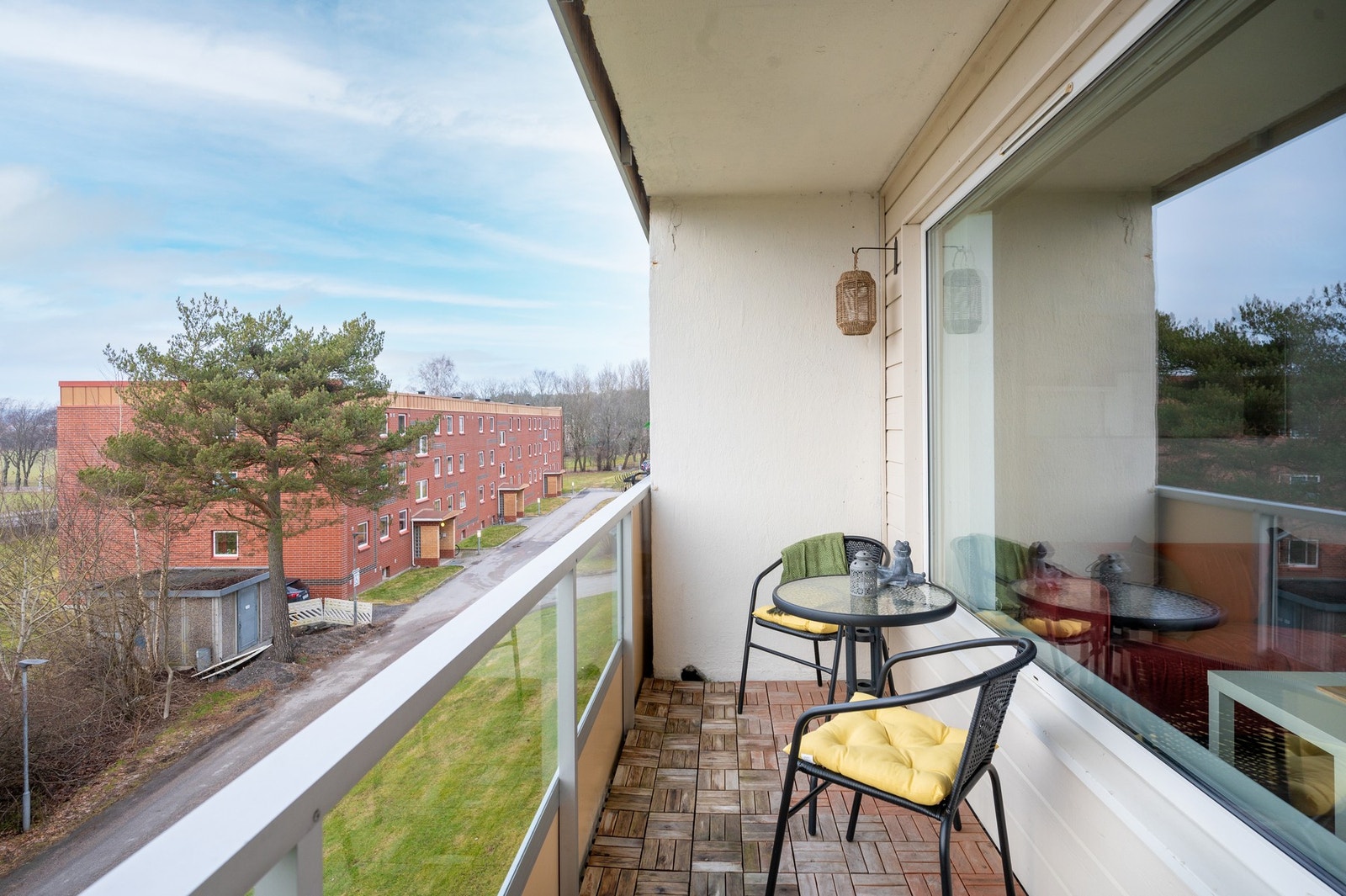 Vestvendt balkong hvor du får ettermiddags- og kveldssolen. Galleribilde