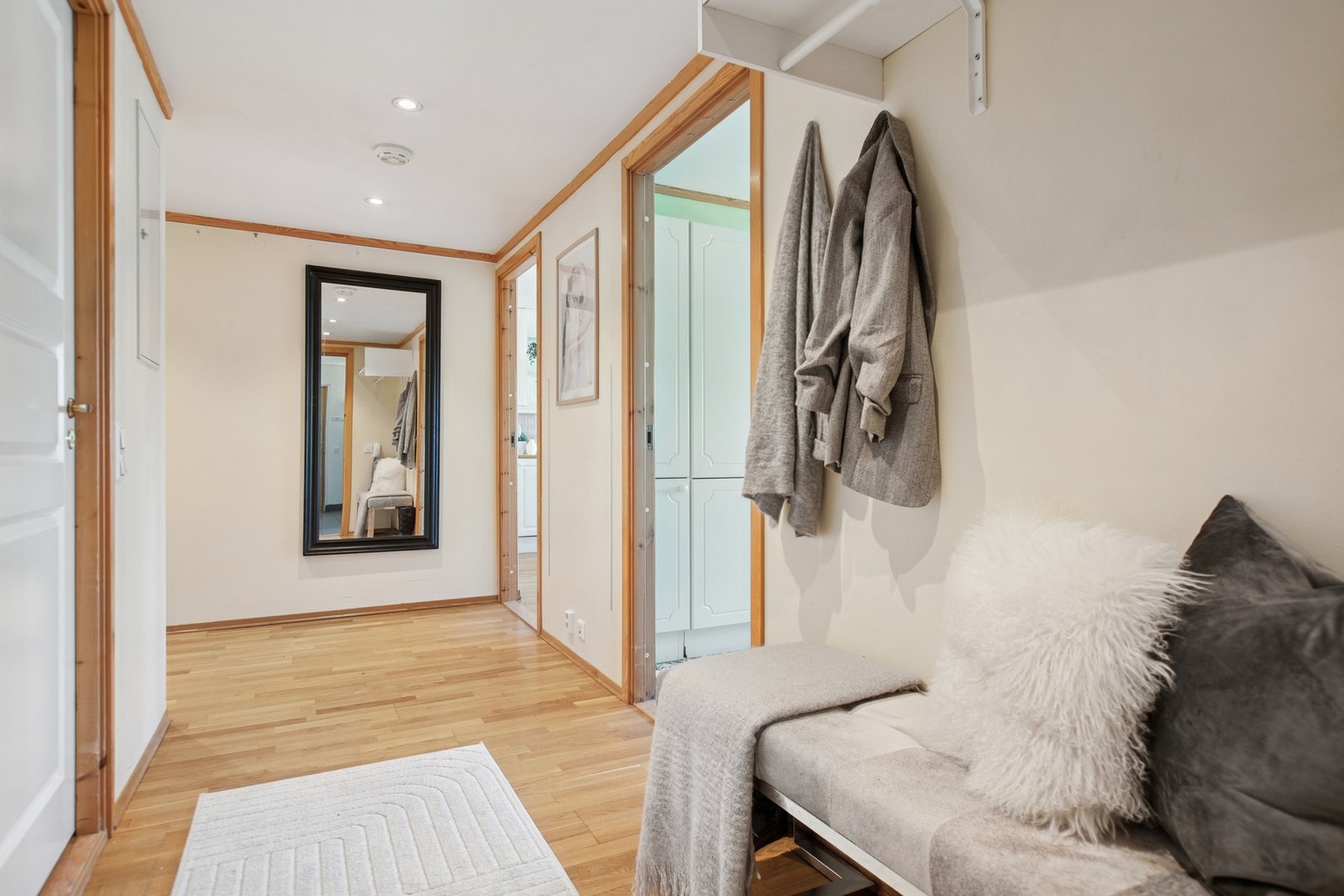 Gulvflater belagt med tre-stavs parkett. Galleribilde