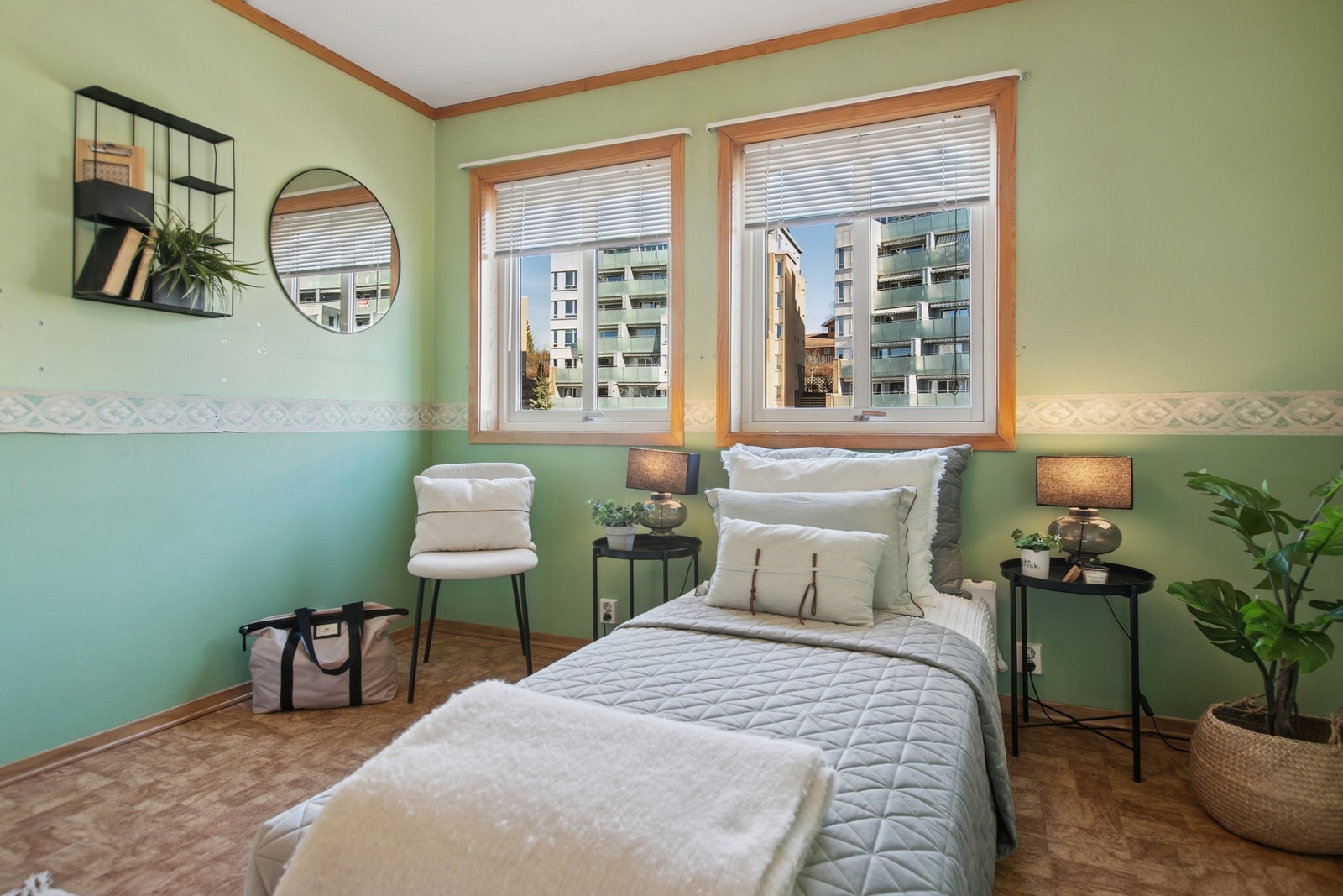 Store vindusflater for rikelig med naturlig lys. Galleribilde