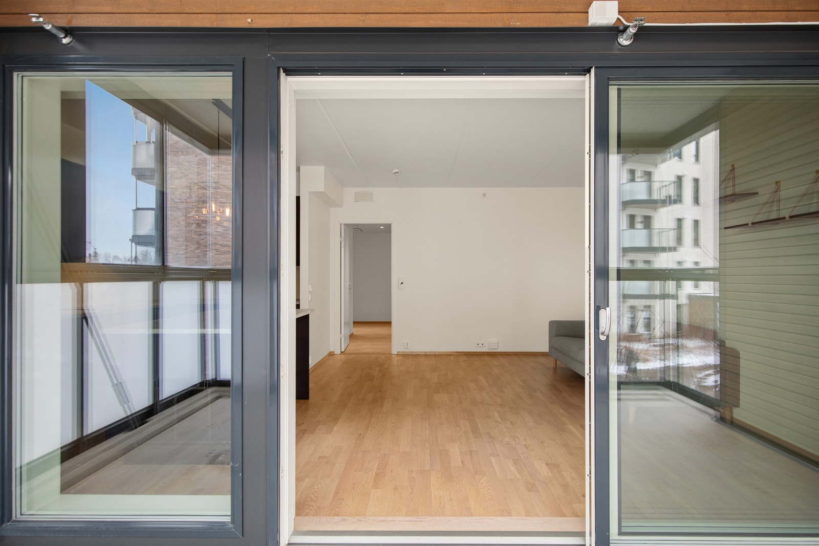 Boligen har en stor innglasset balkong på hele 12 m²! Galleribilde