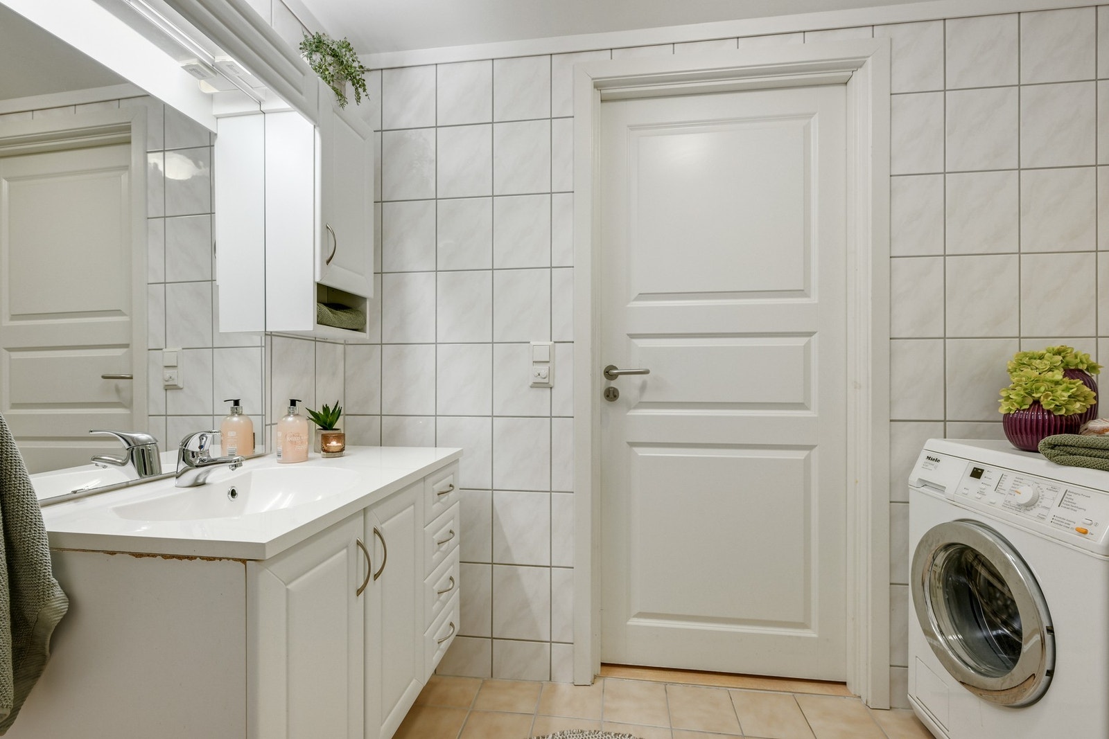 Flislagt bad med gulvvarme Galleribilde