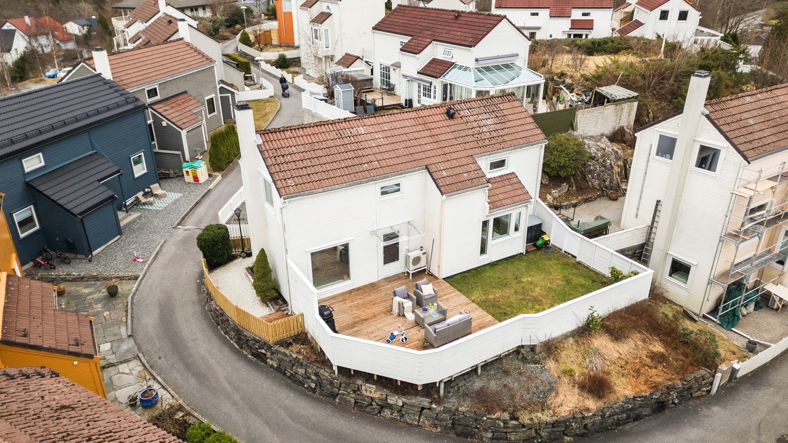 Boligen ligger plassert midt i et veldig barnevennlig boligområde. Galleribilde