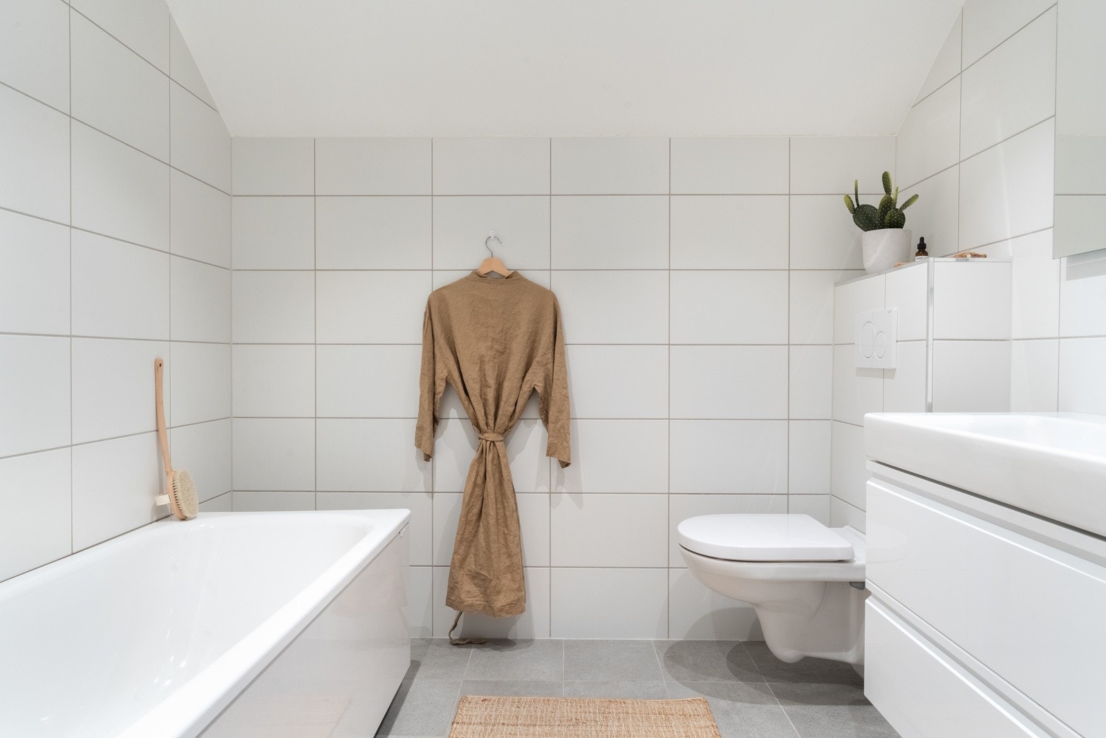 Flott hel fliset bad i 2. etasje som også ble totalrenovert i 2018. Galleribilde