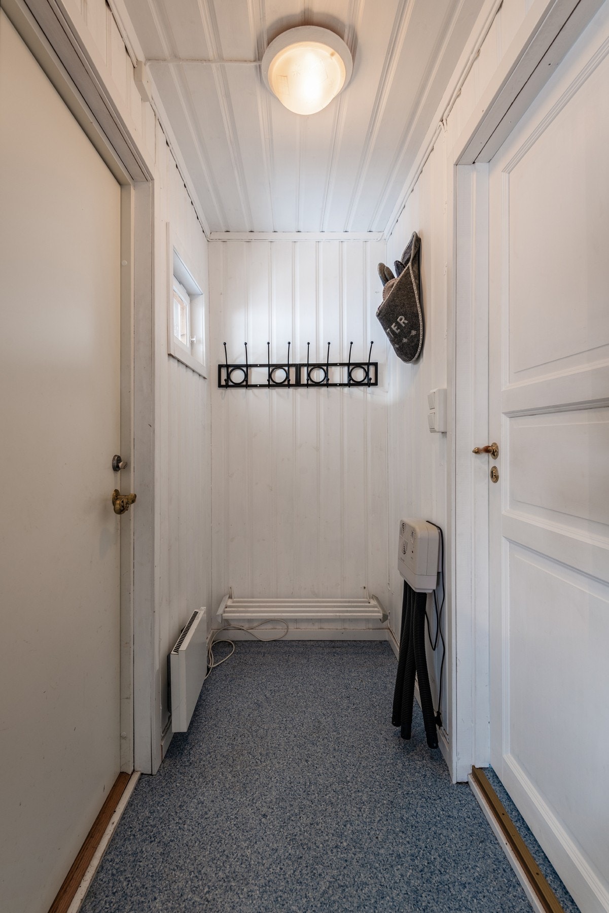 Entré med god plass til yttertøy Galleribilde