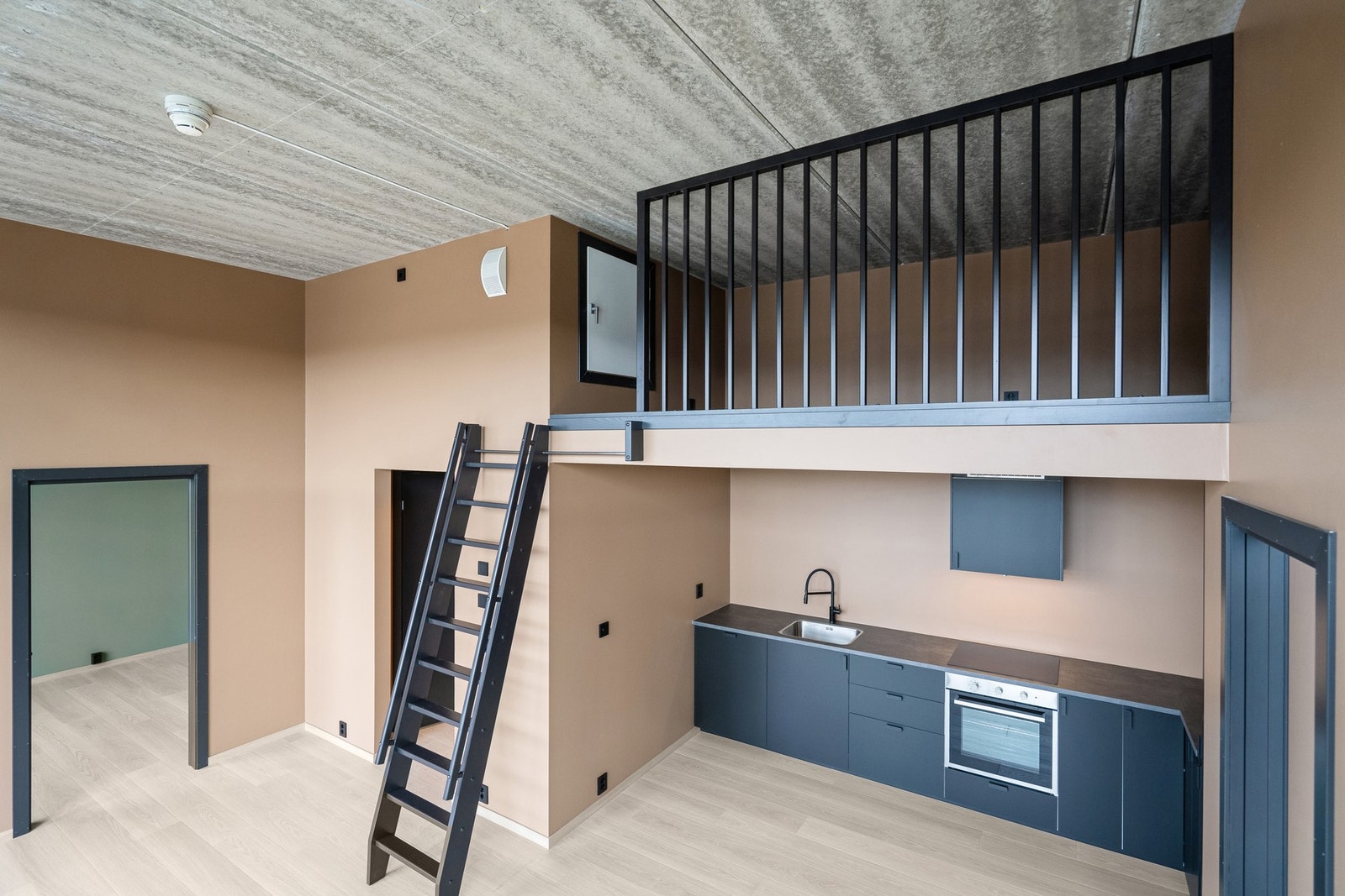 Praktisk hems over kjøkken. Galleribilde