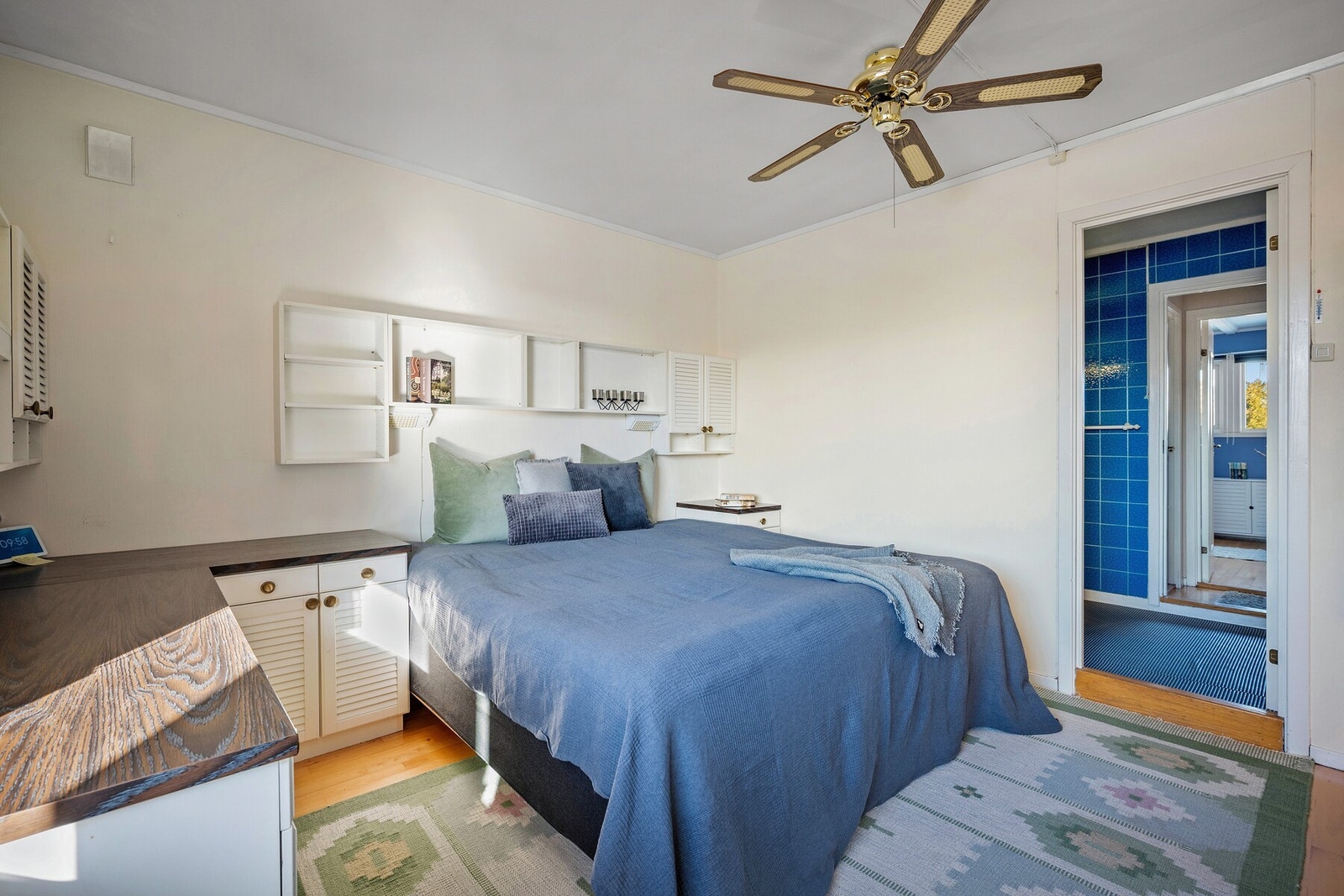 Hovedsoverommet byr på gode garderobemulighete. Galleribilde