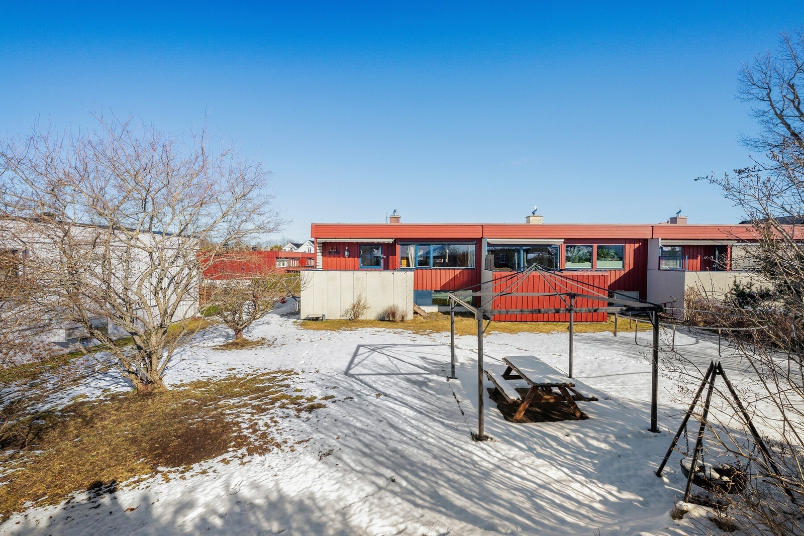 Fra terrassen er det adkomst til hagen, hvor man ha flere sosiale aktiviteter. Galleribilde