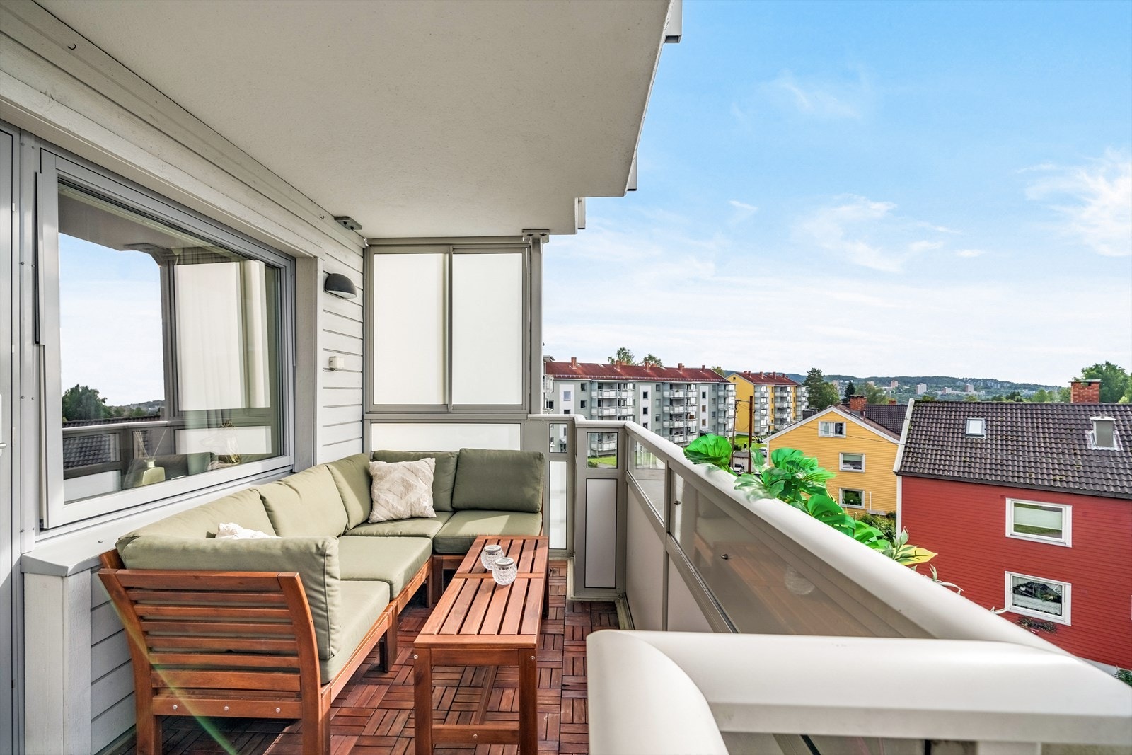 Fra balkongen har du flott utsyn fra byggets 3. etg. Galleribilde