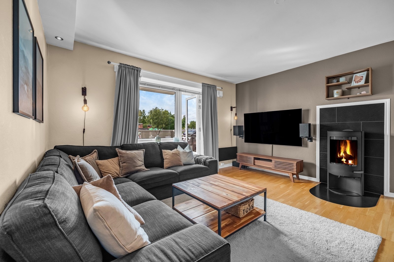 Eiendomsmegler 1 v/John Herman Sundèn har gleden av å presentere Martin Skatvedts vei 11 - en lekker 3-roms leilighet med solrik balkong og innholdsrik planløsning! Galleribilde